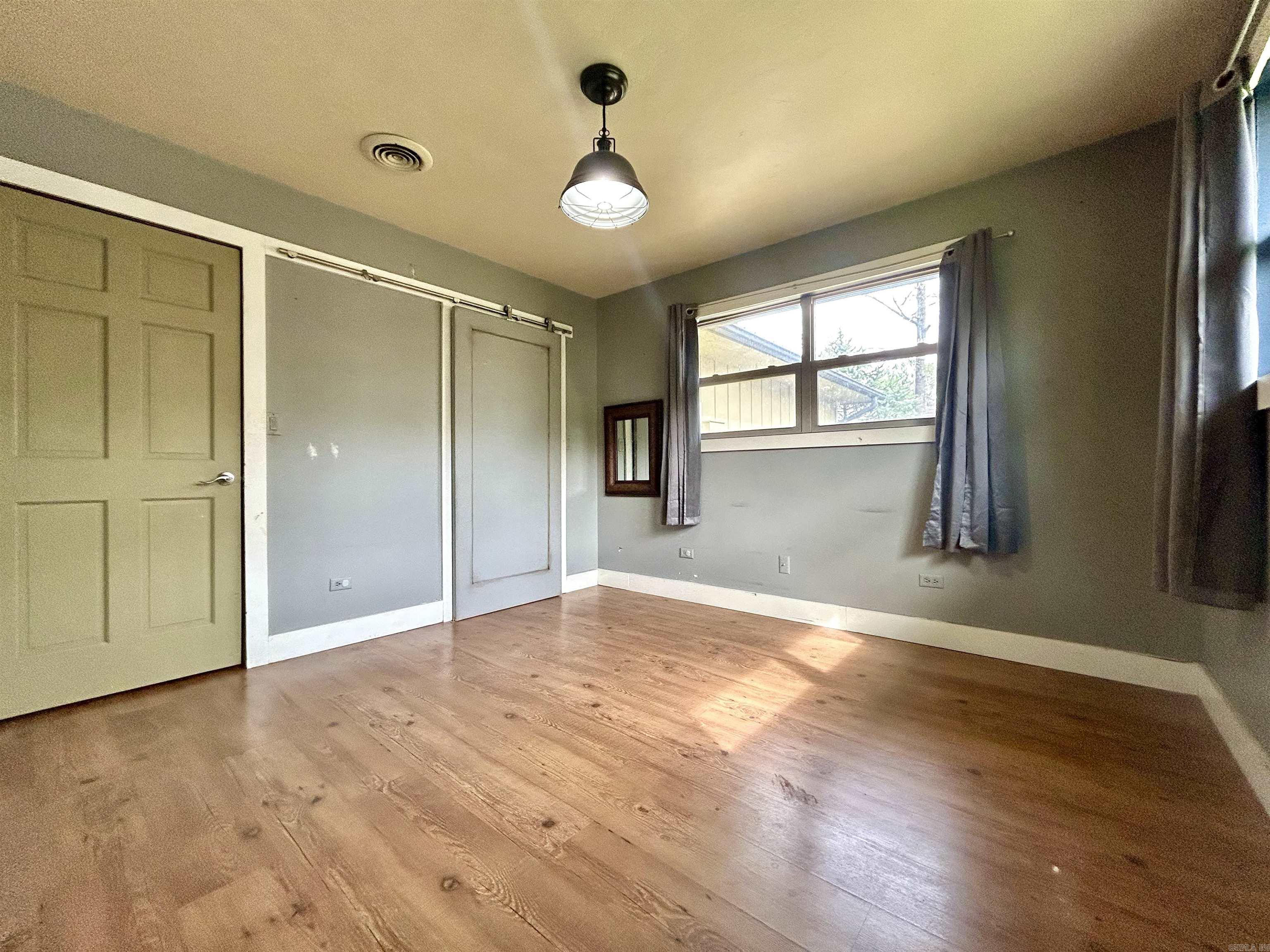 LAKE LAND EST - Residential