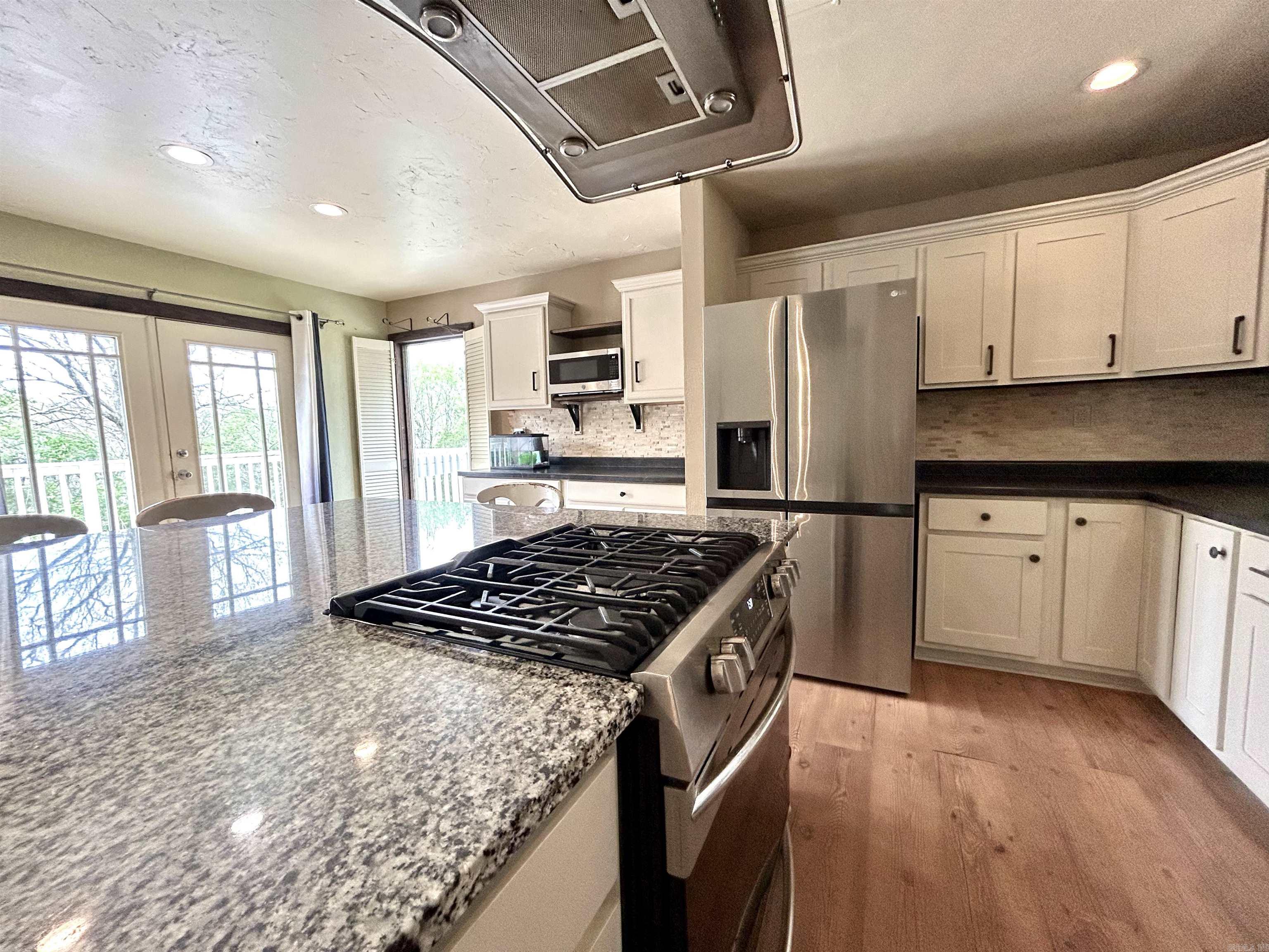 LAKE LAND EST - Residential