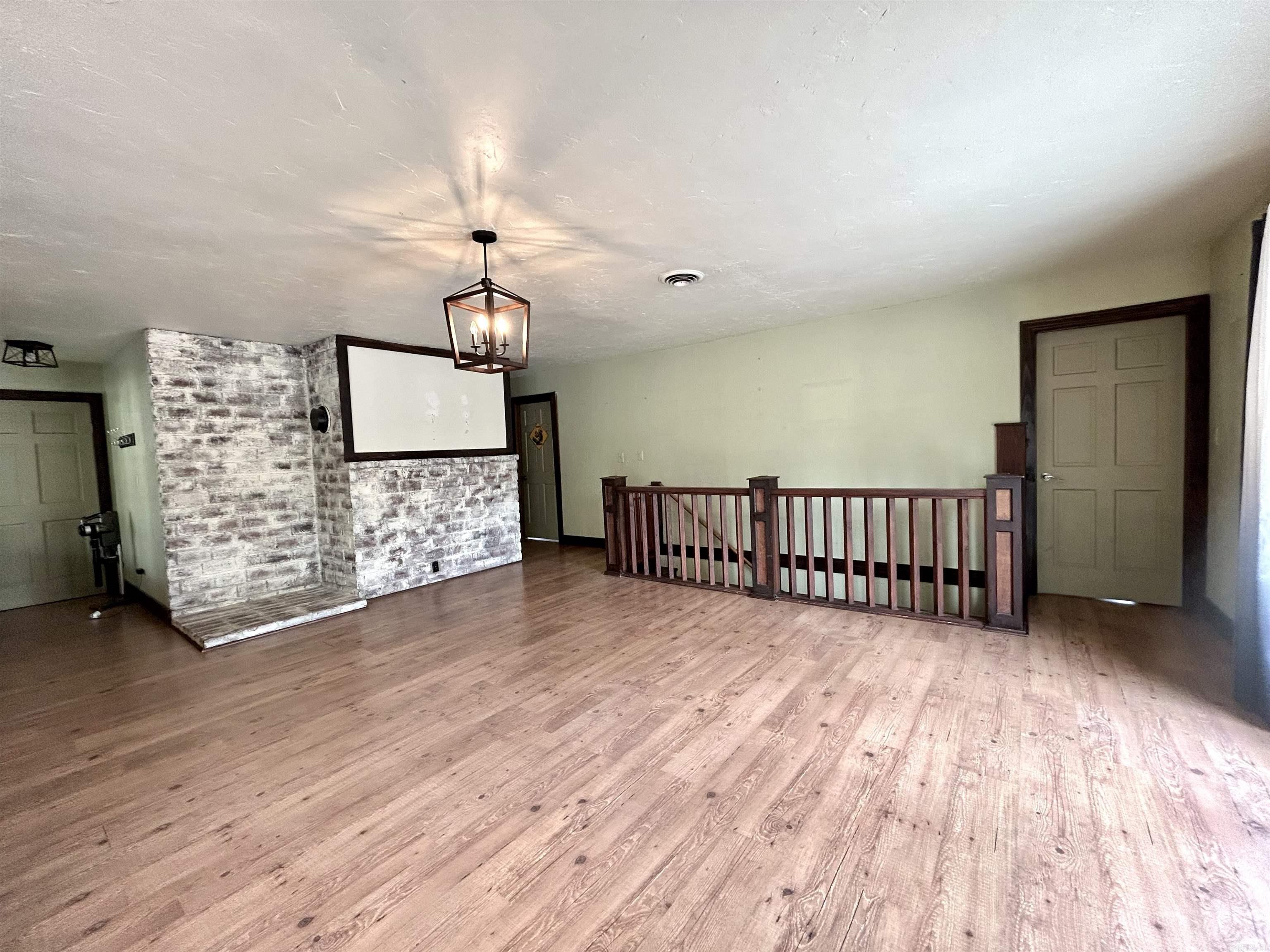 LAKE LAND EST - Residential