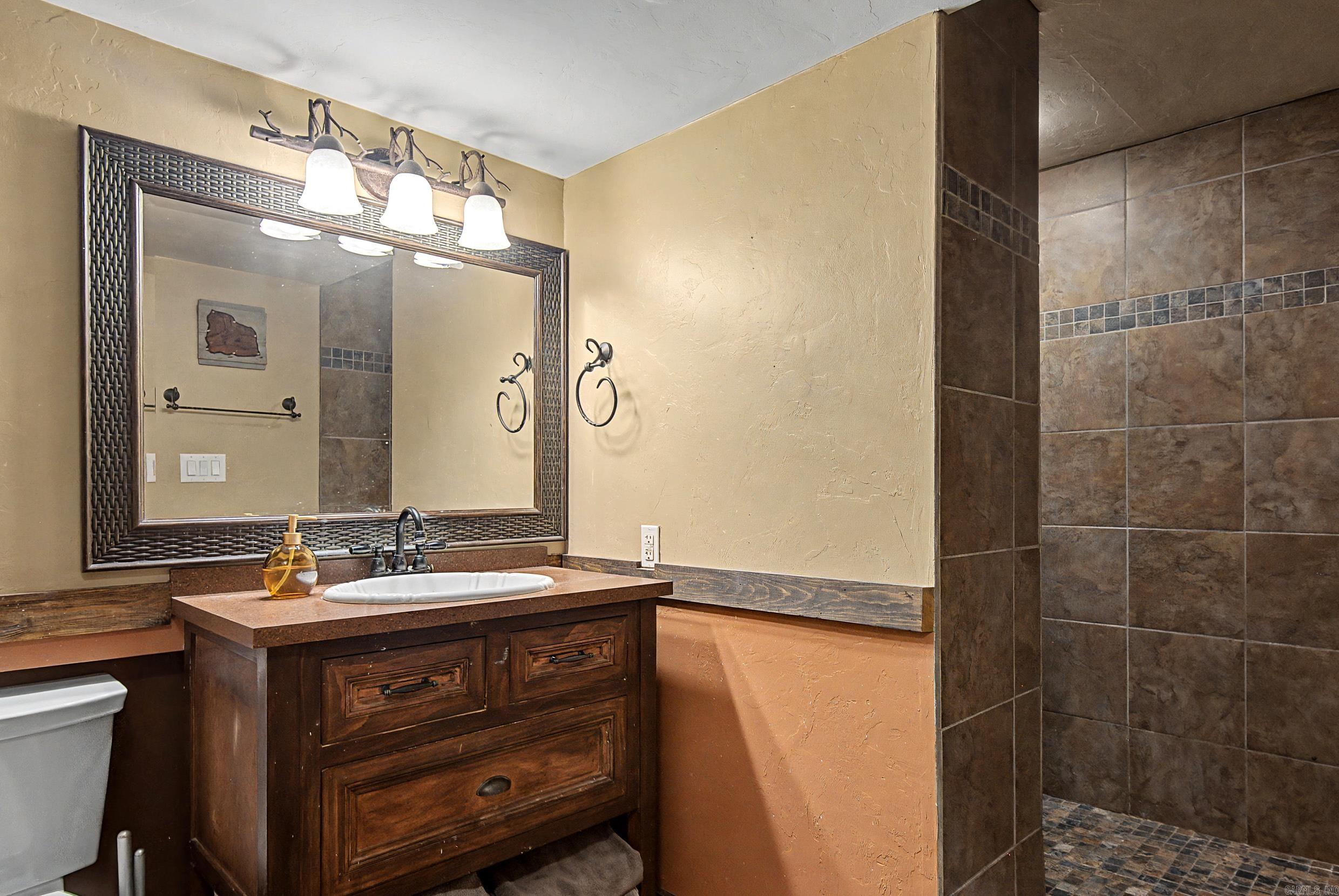 LAKE LAND EST - Residential