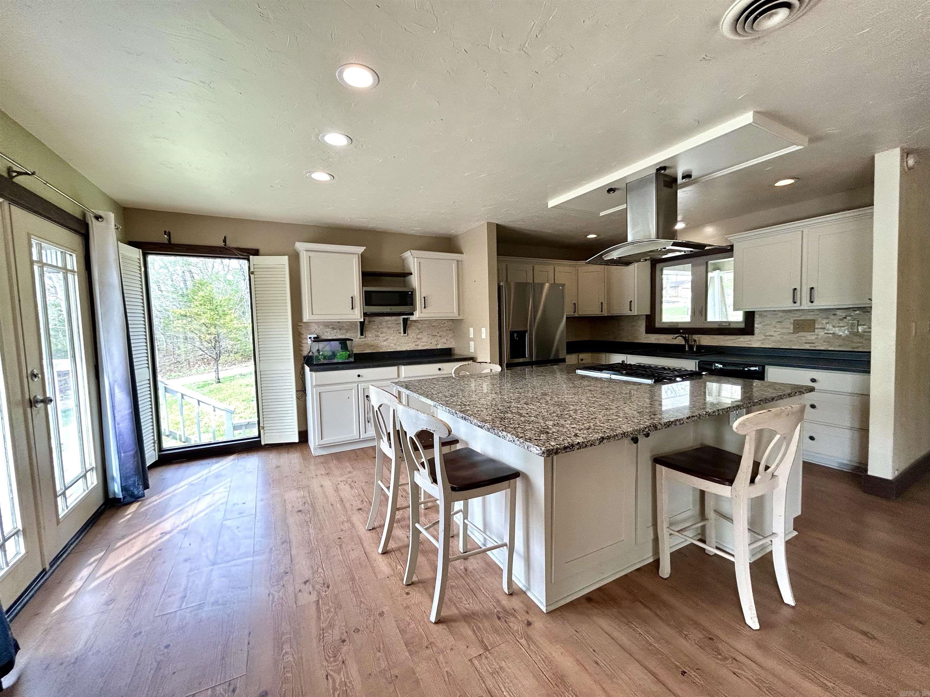 LAKE LAND EST - Residential