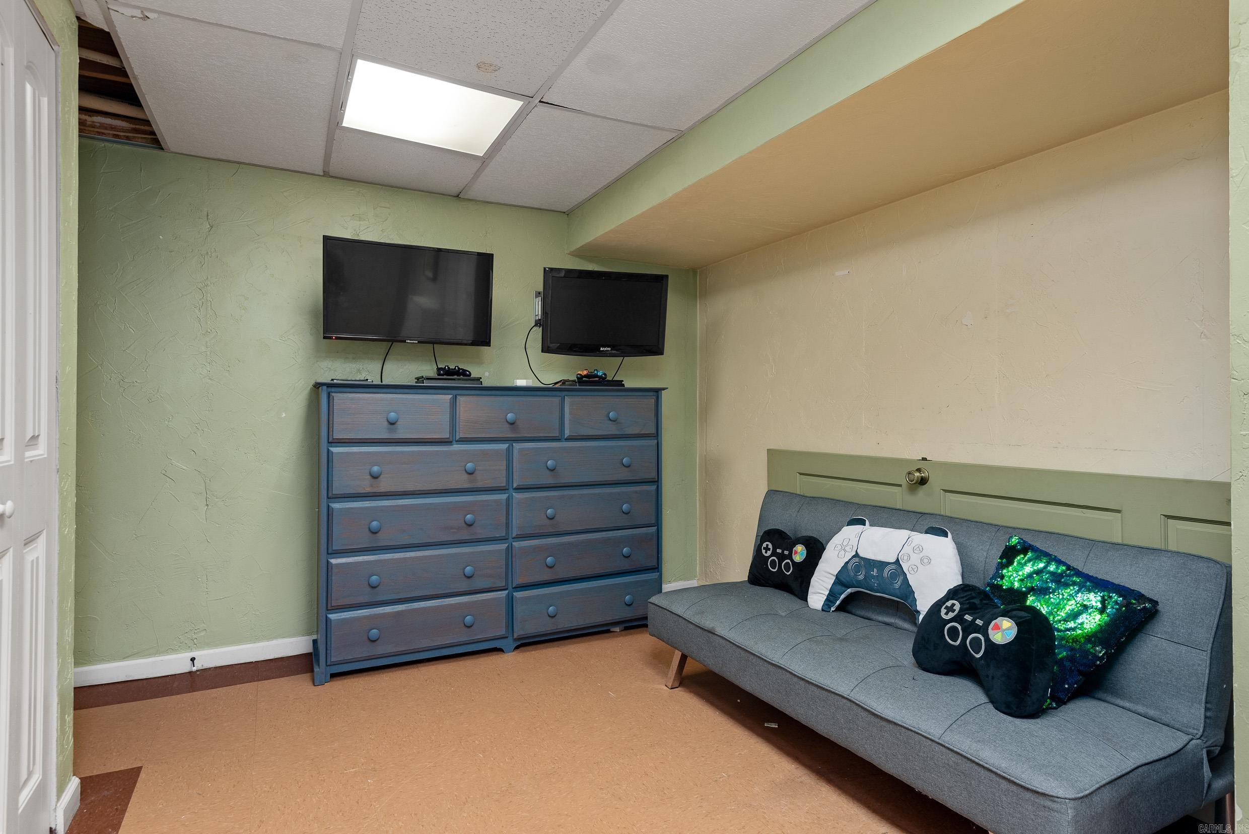 LAKE LAND EST - Residential