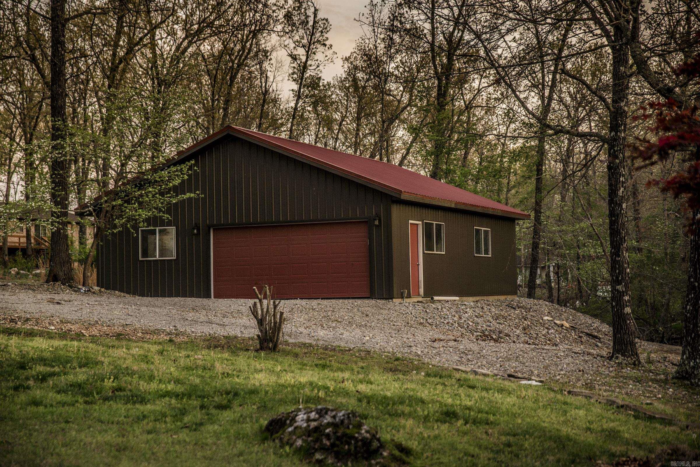 LAKE LAND EST - Residential