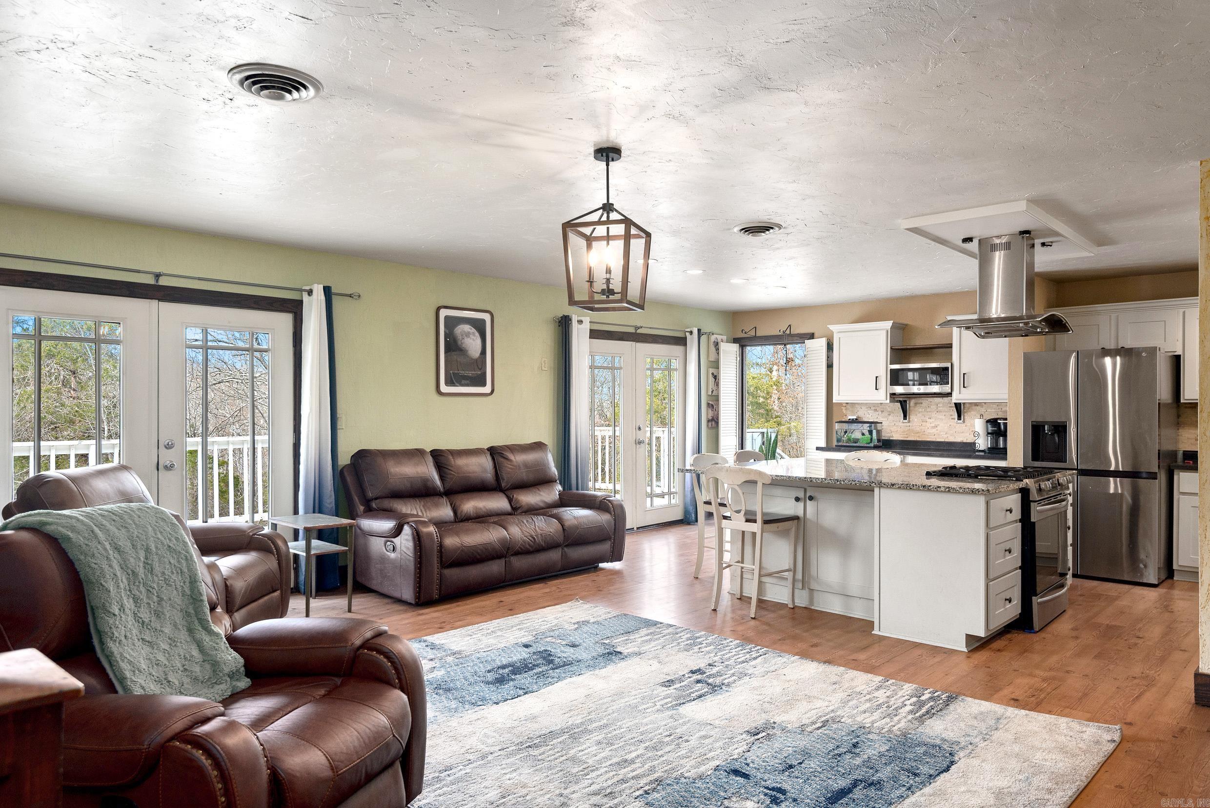 LAKE LAND EST - Residential