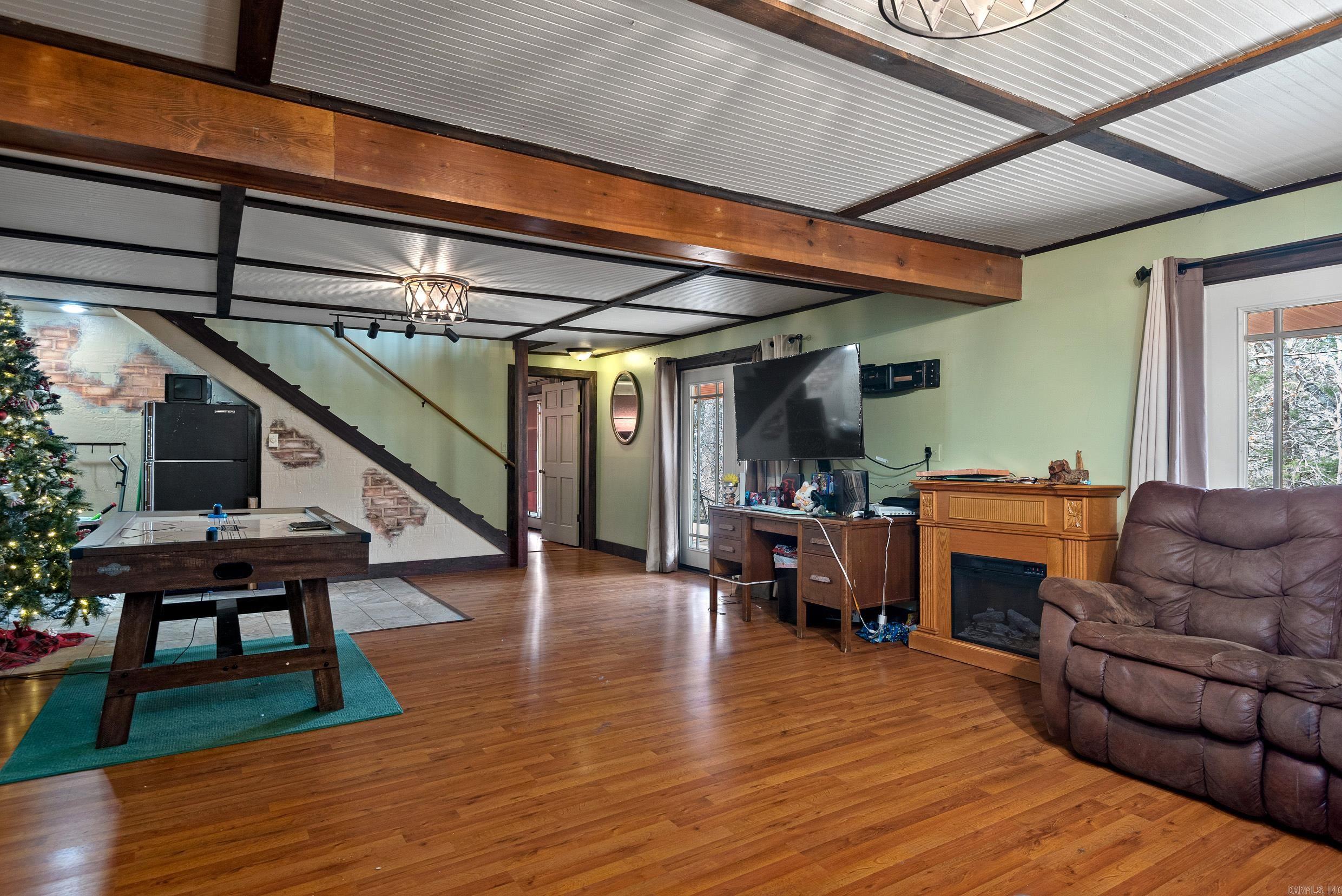 LAKE LAND EST - Residential