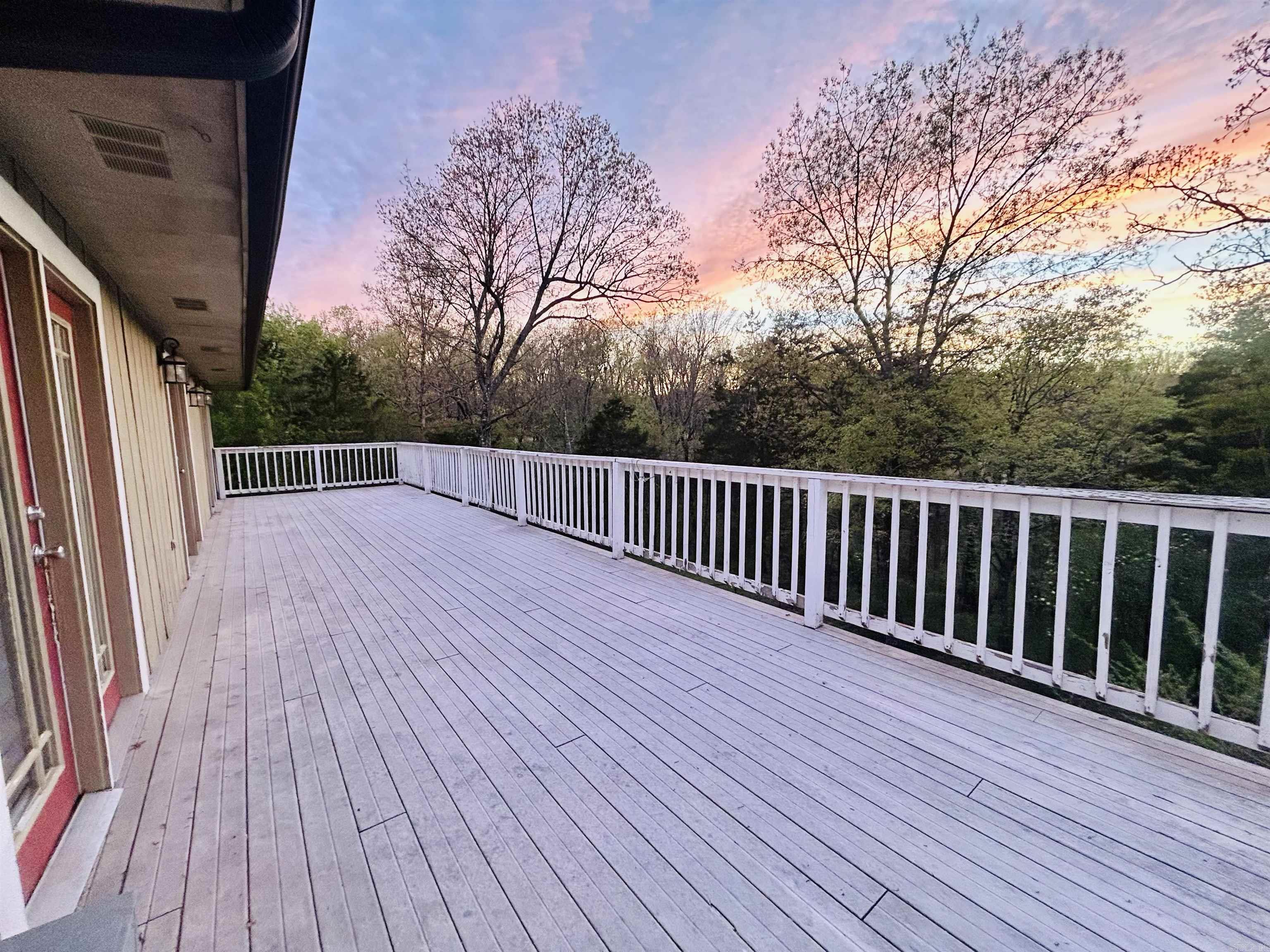 LAKE LAND EST - Residential