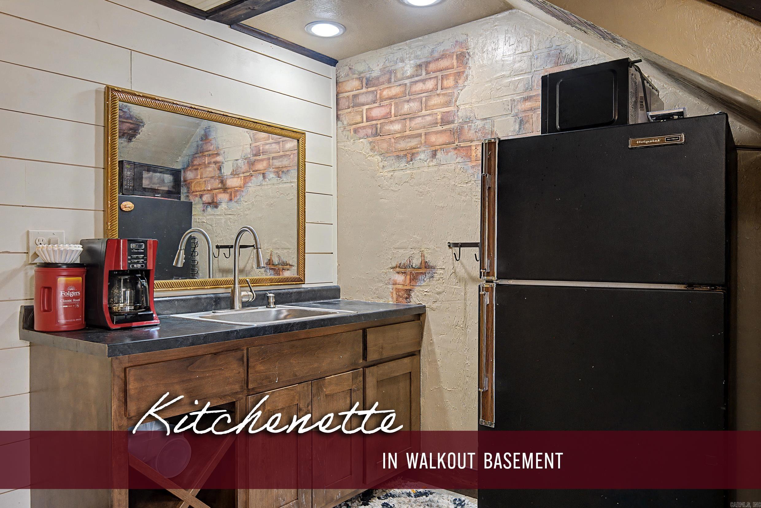 LAKE LAND EST - Residential