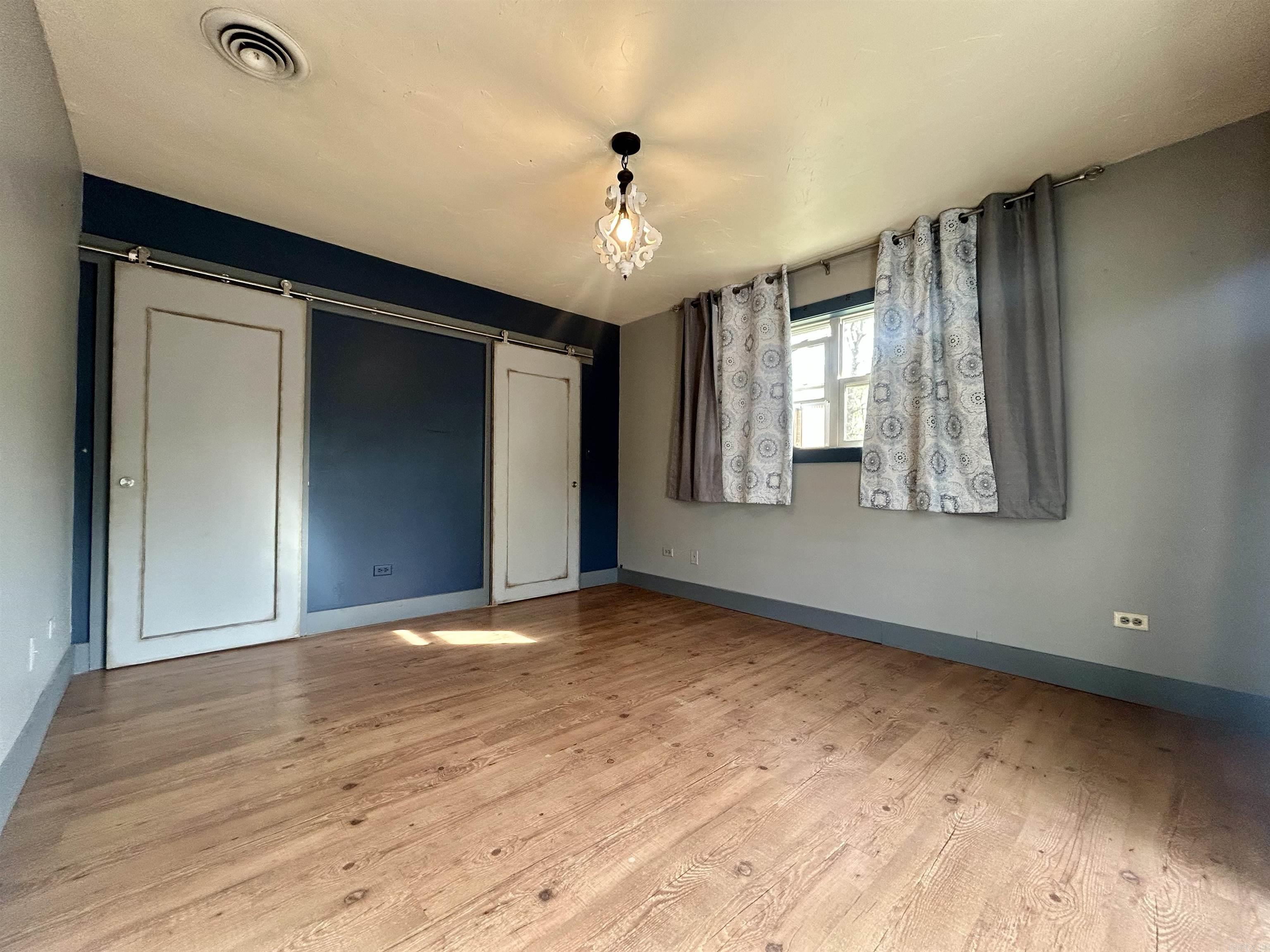 LAKE LAND EST - Residential