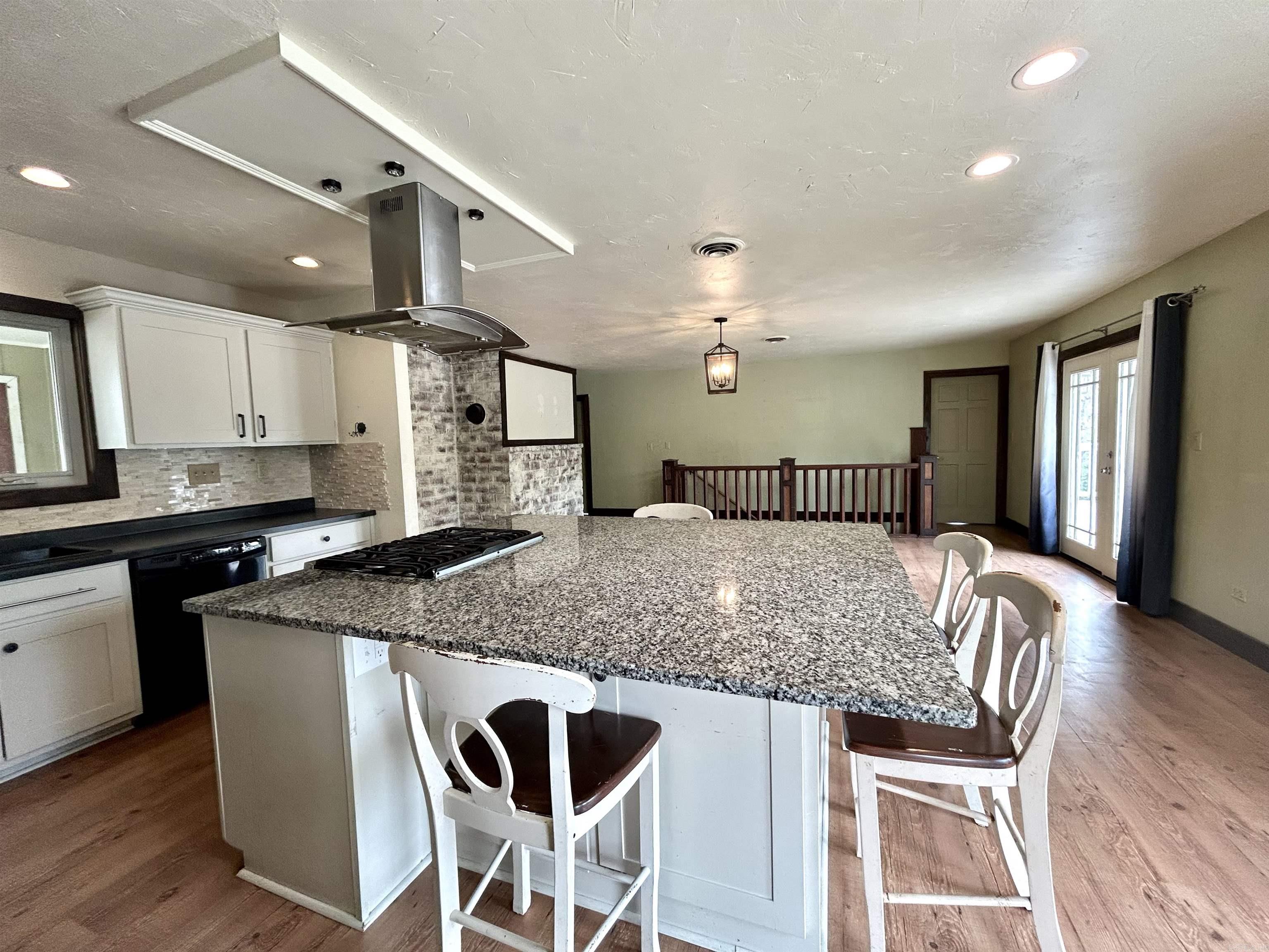 LAKE LAND EST - Residential