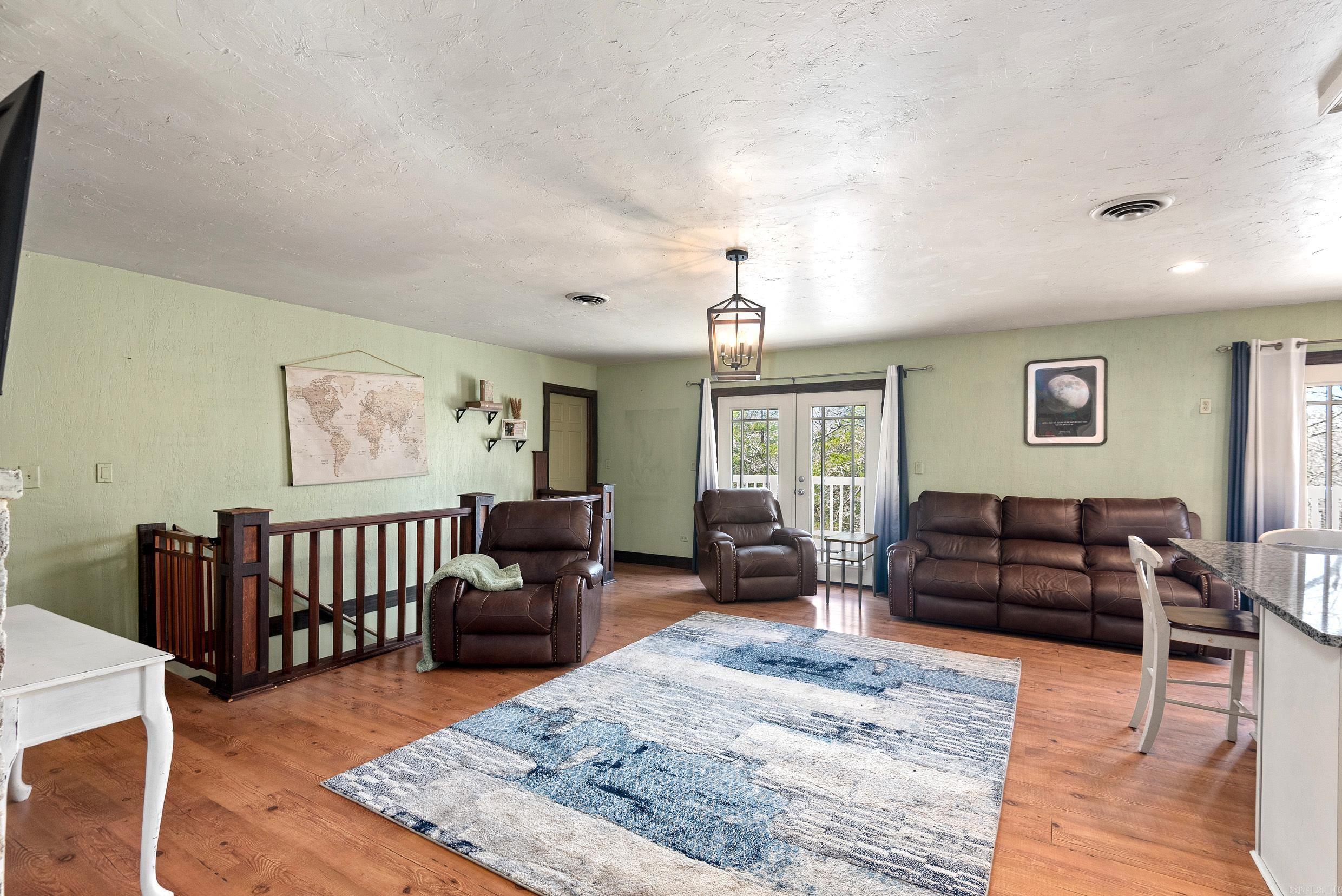 LAKE LAND EST - Residential