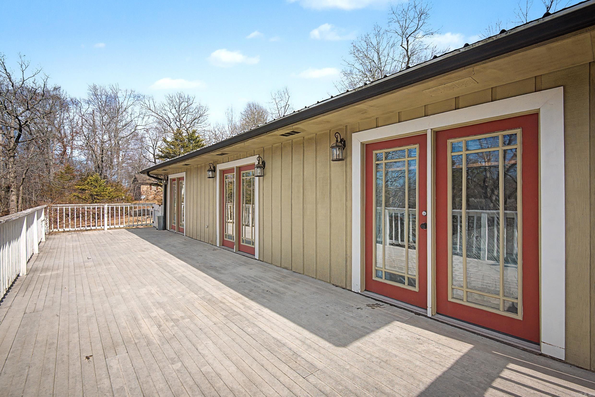 LAKE LAND EST - Residential