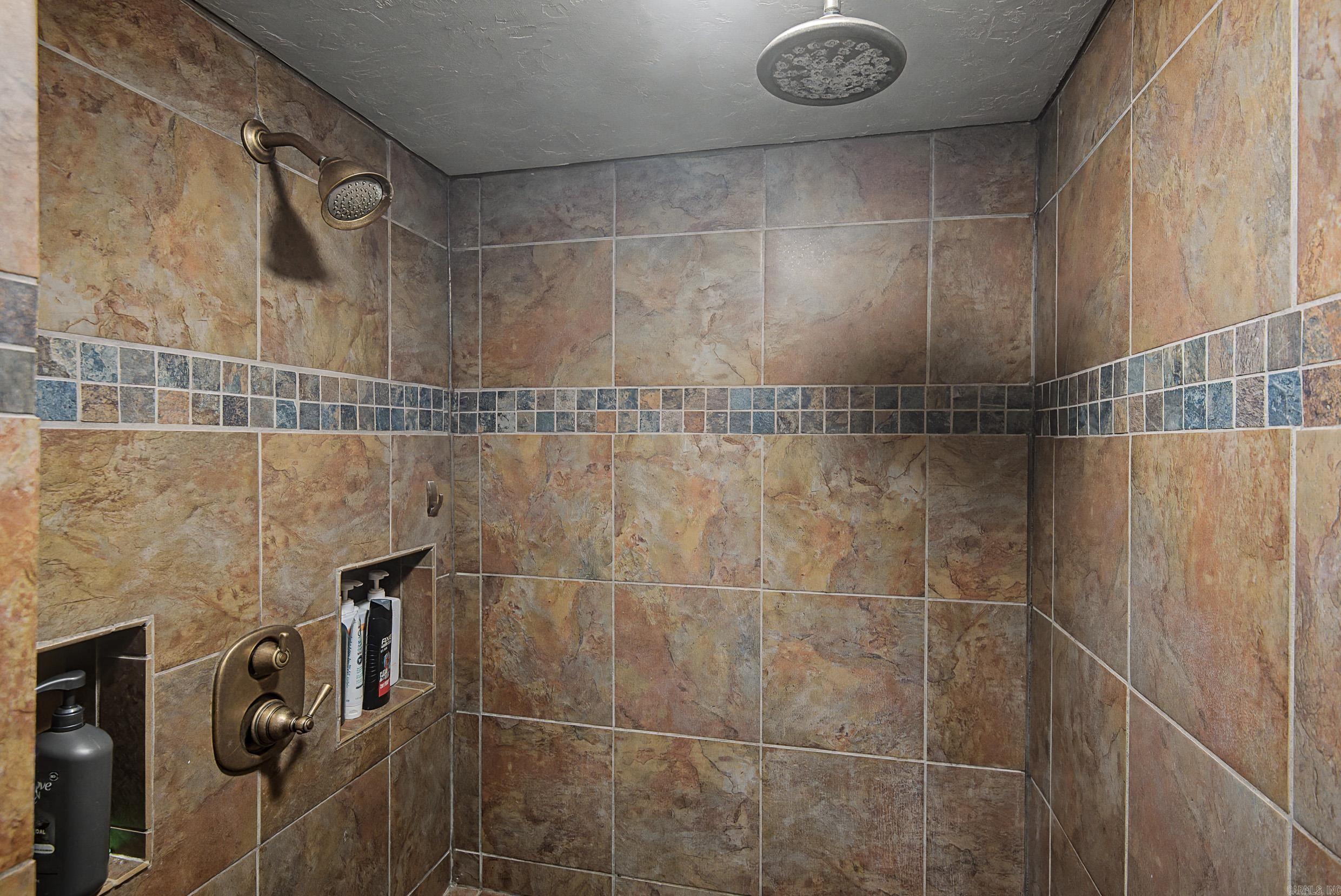 LAKE LAND EST - Residential