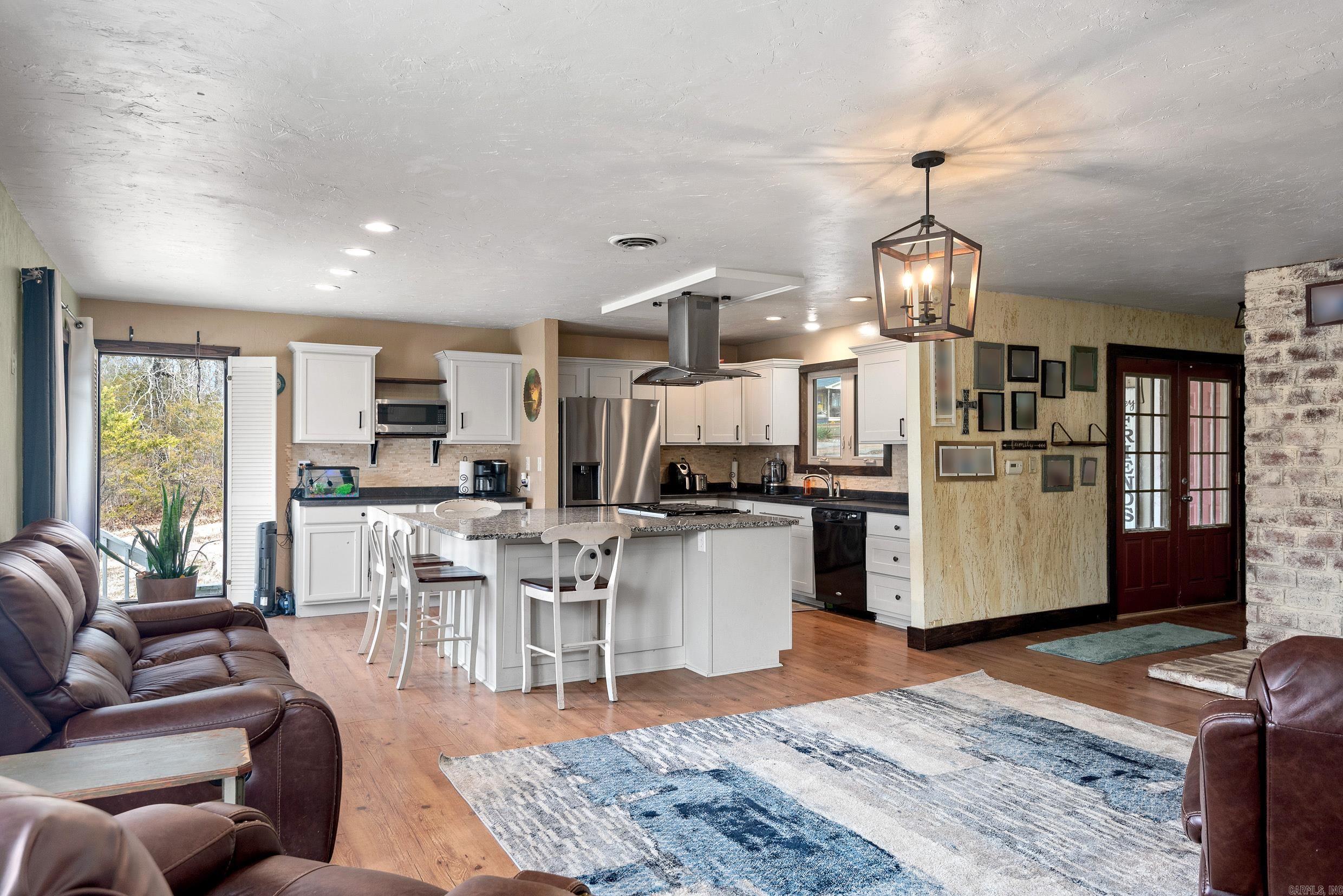 LAKE LAND EST - Residential