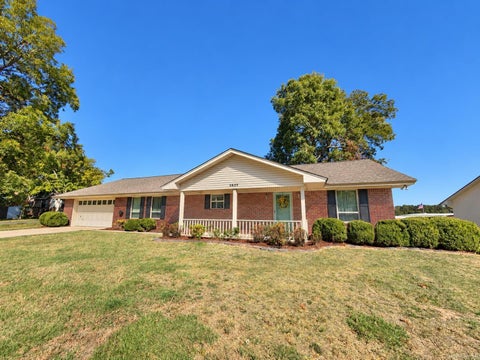 Photo of 2823 Riverside DR, Pine Bluff, AR 71602 (MLS # 26042774)