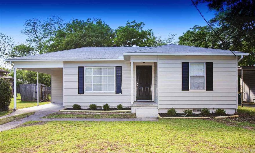 Great 3bd /1ba home in North Little Rock! Renovated entirely a few years ago. Large living room and kitchen with a breakfast bar. Nice size back yard that is perfect for kids or pets! This property is managed by Hoffman Team so beware of scammers - we will never ask you to Cashapp us money. The lease for this property is for 18 months to 2 years with a 3% increase after the first year. Income must be 3x the amount of rent. Deposit, first month’s rent, and the $50 administration fee due before move in. This property does not accept section 8.