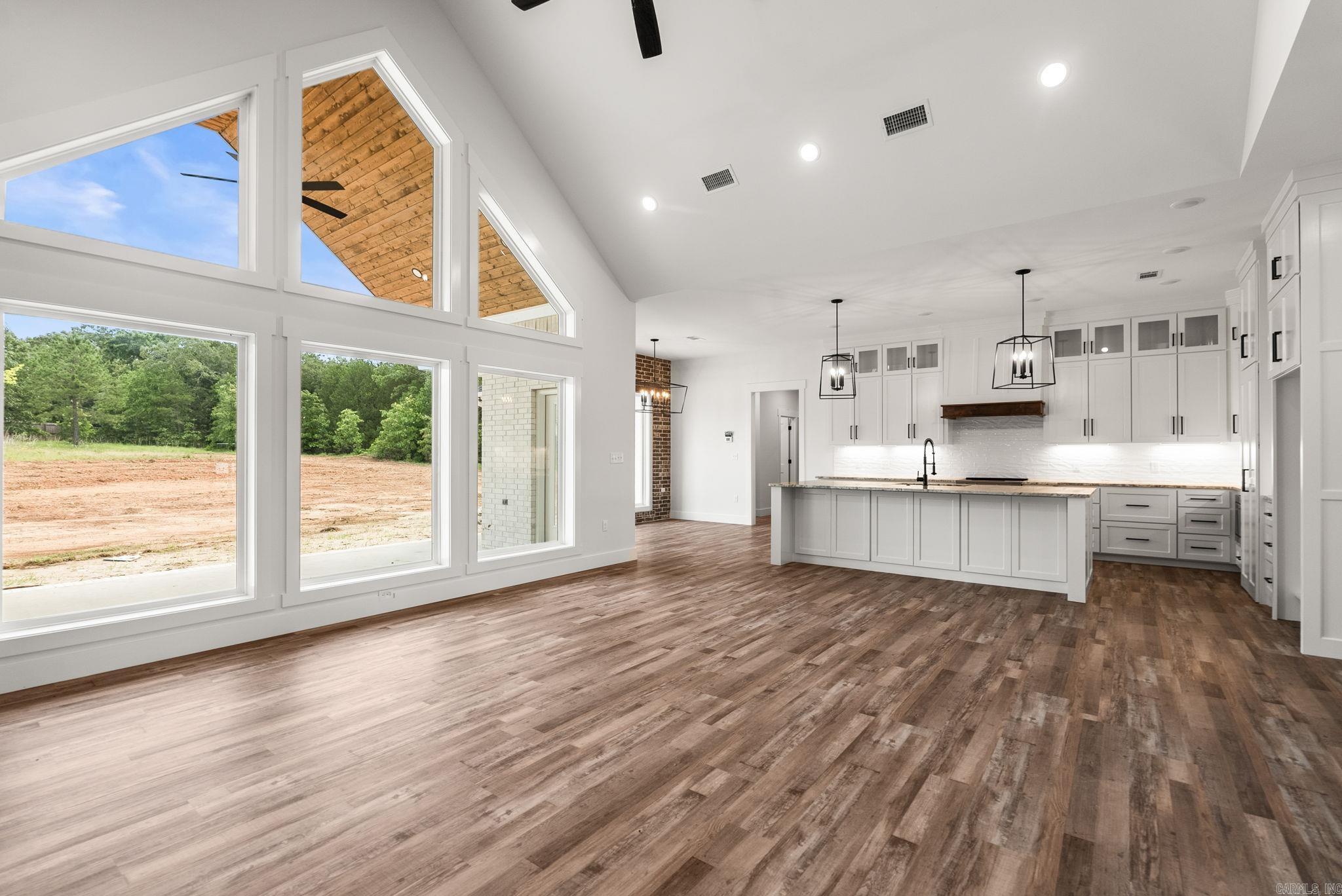 COYOTE RIDGE - Residential