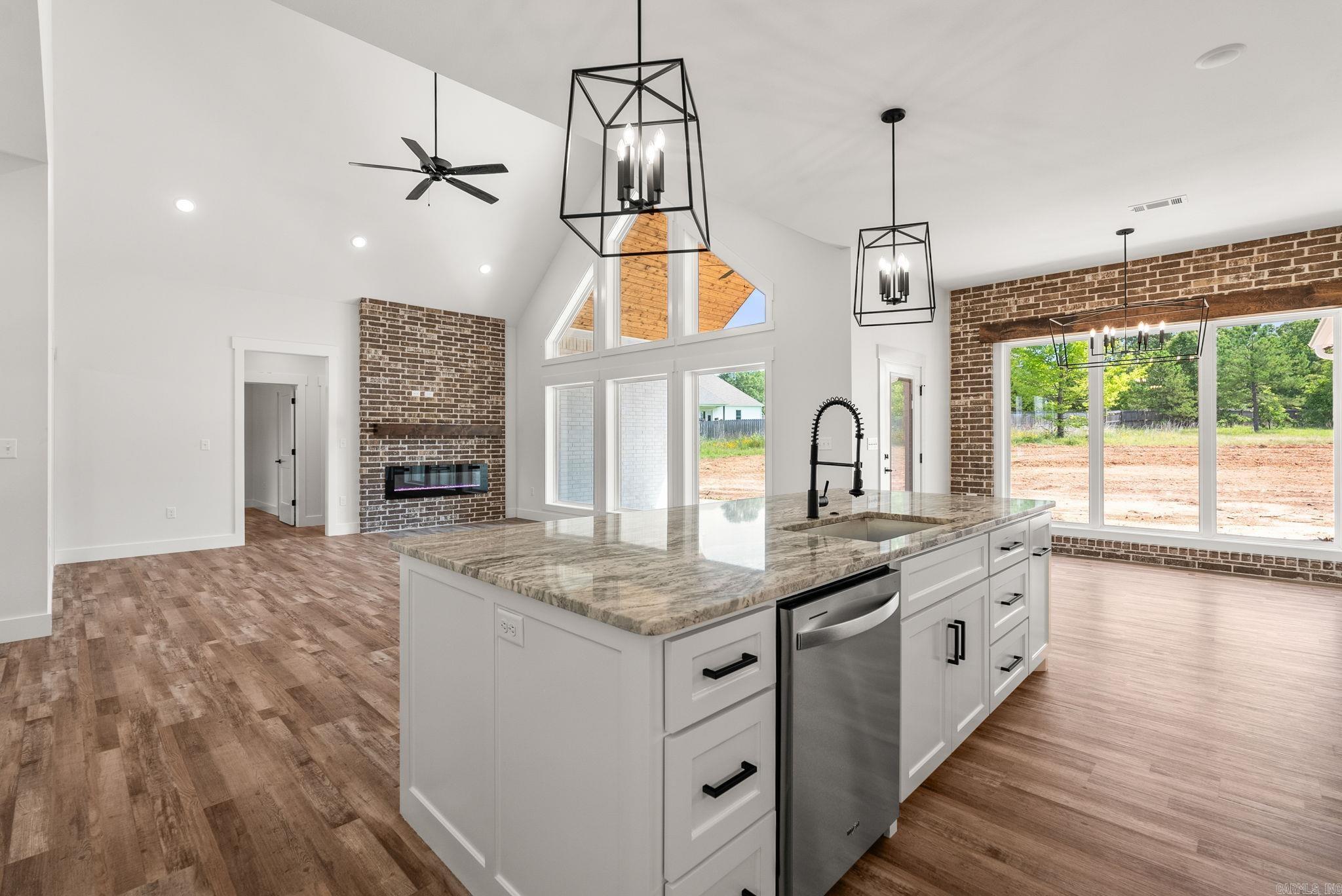 COYOTE RIDGE - Residential