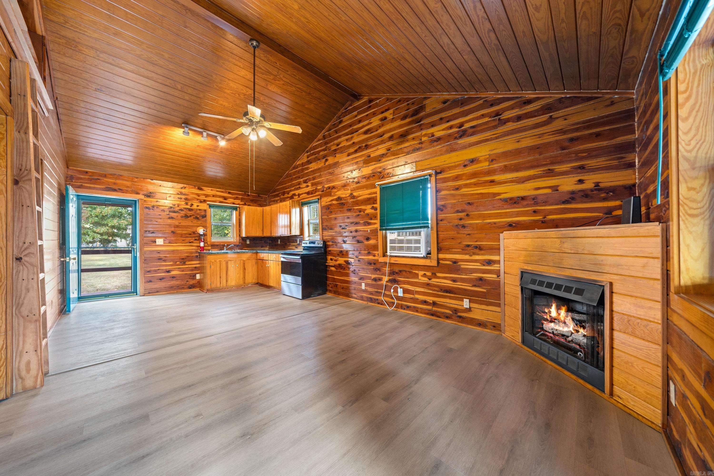 Cozy Acres-Corys Glazie - Residential