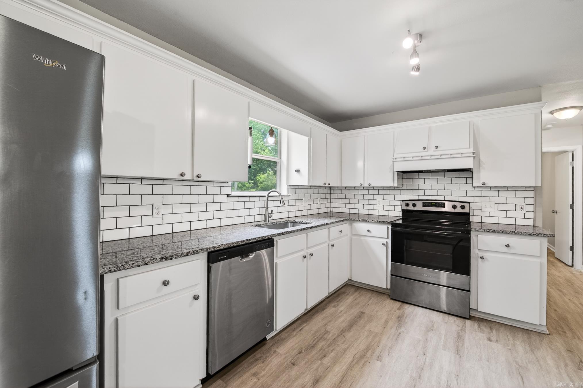 BAYOU METO PLACE - Residential