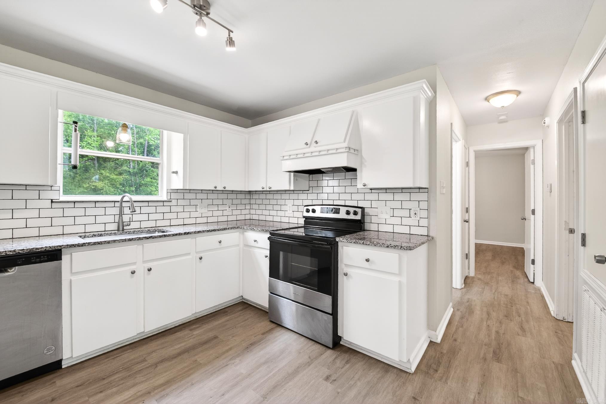 BAYOU METO PLACE - Residential