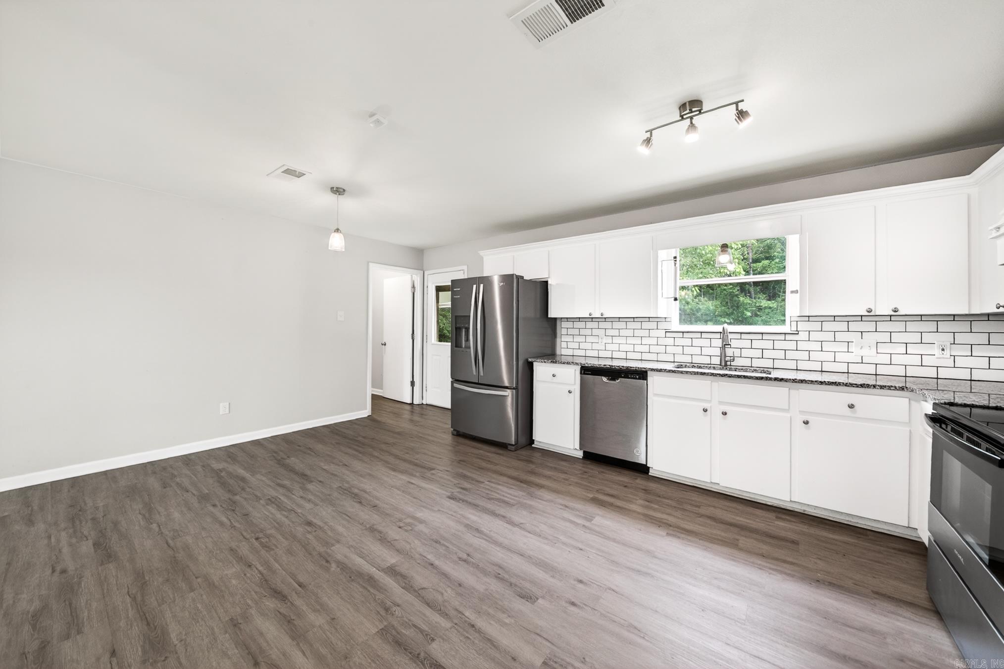 BAYOU METO PLACE - Residential