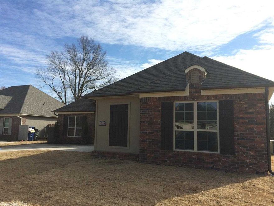 Beautiful new home built by Salter Properties.Energy Smart Certified located in the Gardens at Southridge subdivision. POA dues covers lawn maintenance. 3 bedroom 2 bath with covered patio & open floor plan. Call today to schedule your tour of this home.