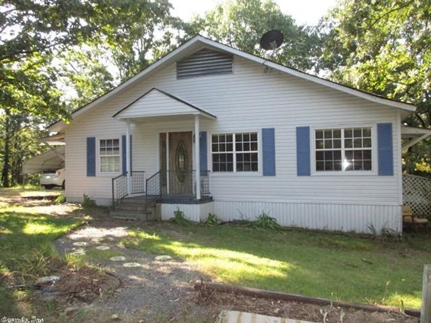 Sweet cottage ready to be yours! Many updates, open living area. extra insulation, 20x30 shop. Internet connections, and phone service is good. Such a pretty place! Come see it!