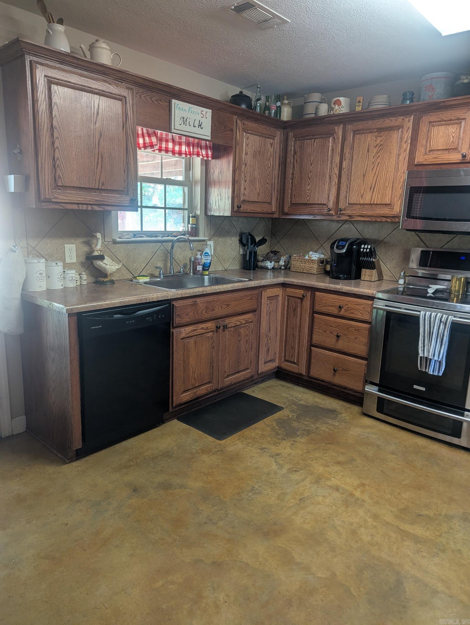 QUAIL VALLEY ESTS - Residential
