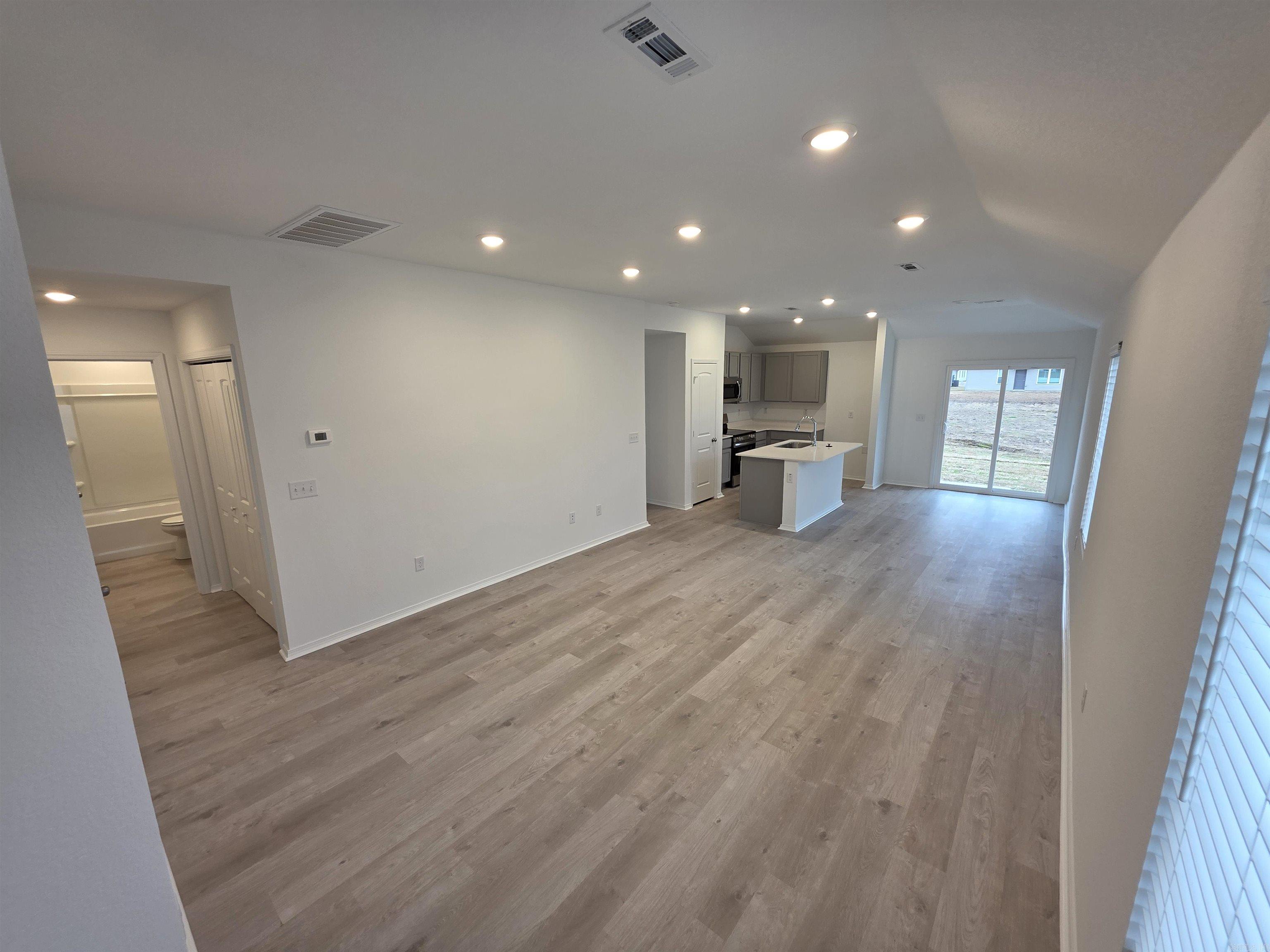 WHITE OAK CROSSING - Residential Lease