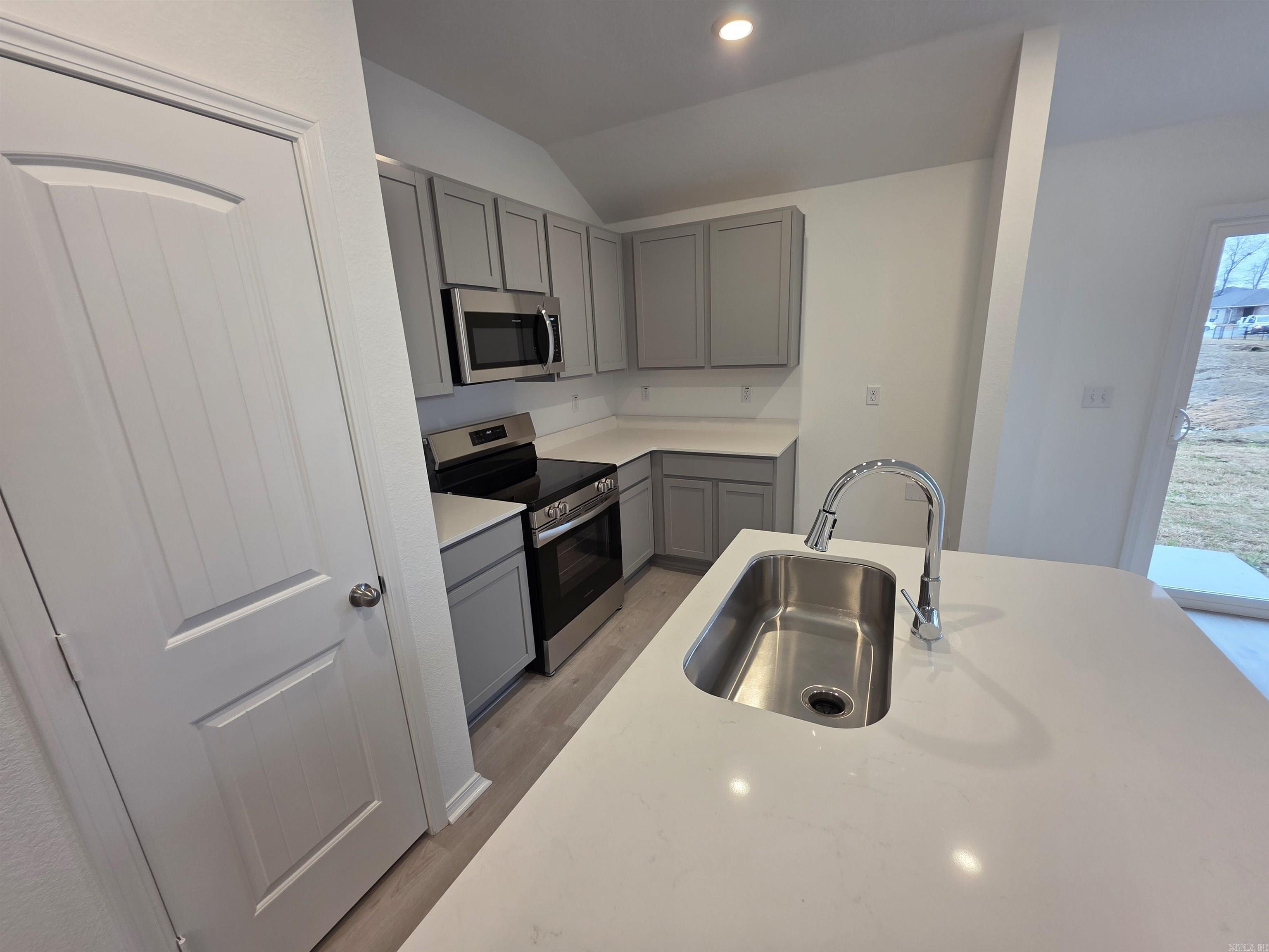 WHITE OAK CROSSING - Residential Lease