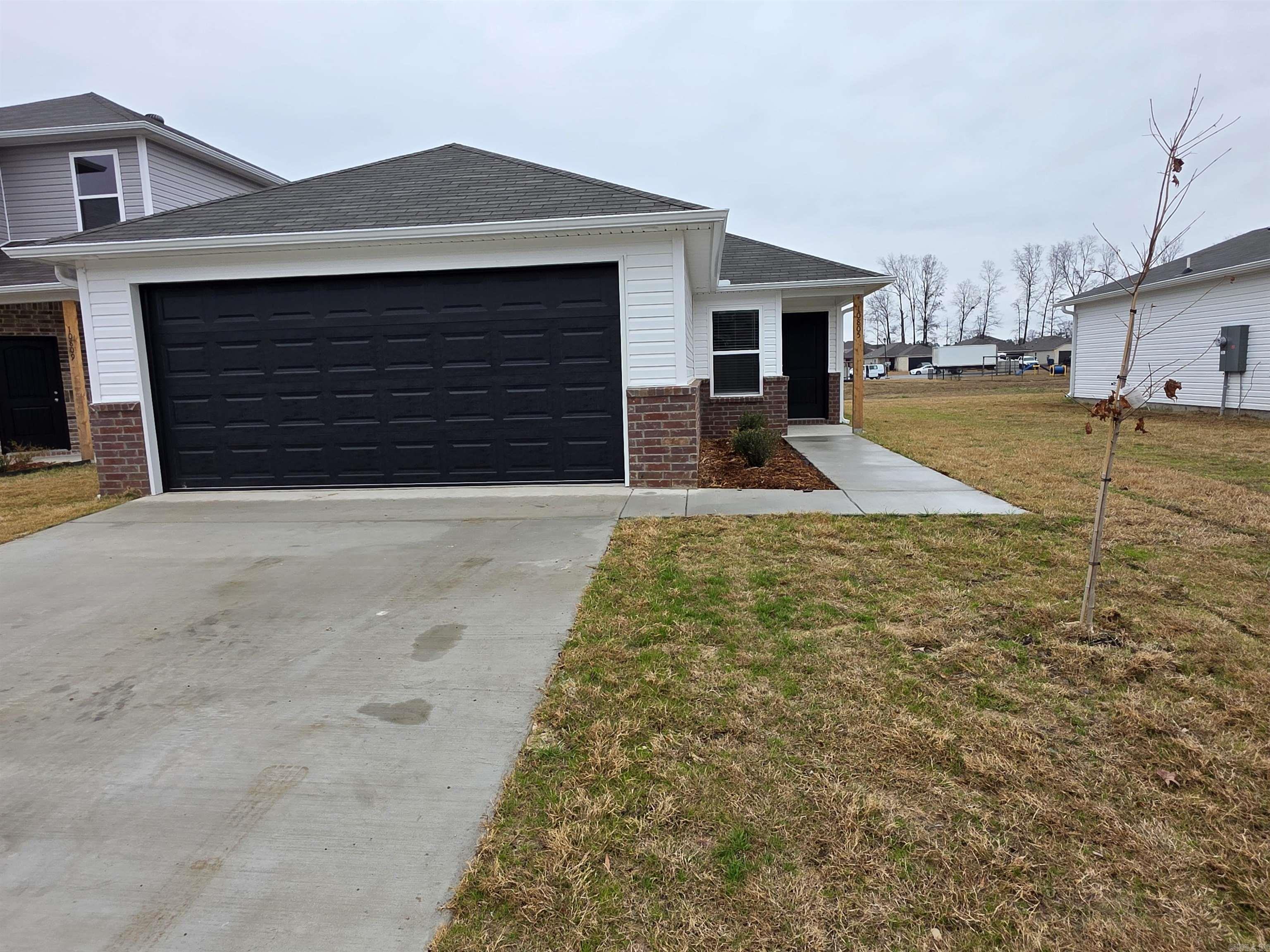 WHITE OAK CROSSING - Residential Lease