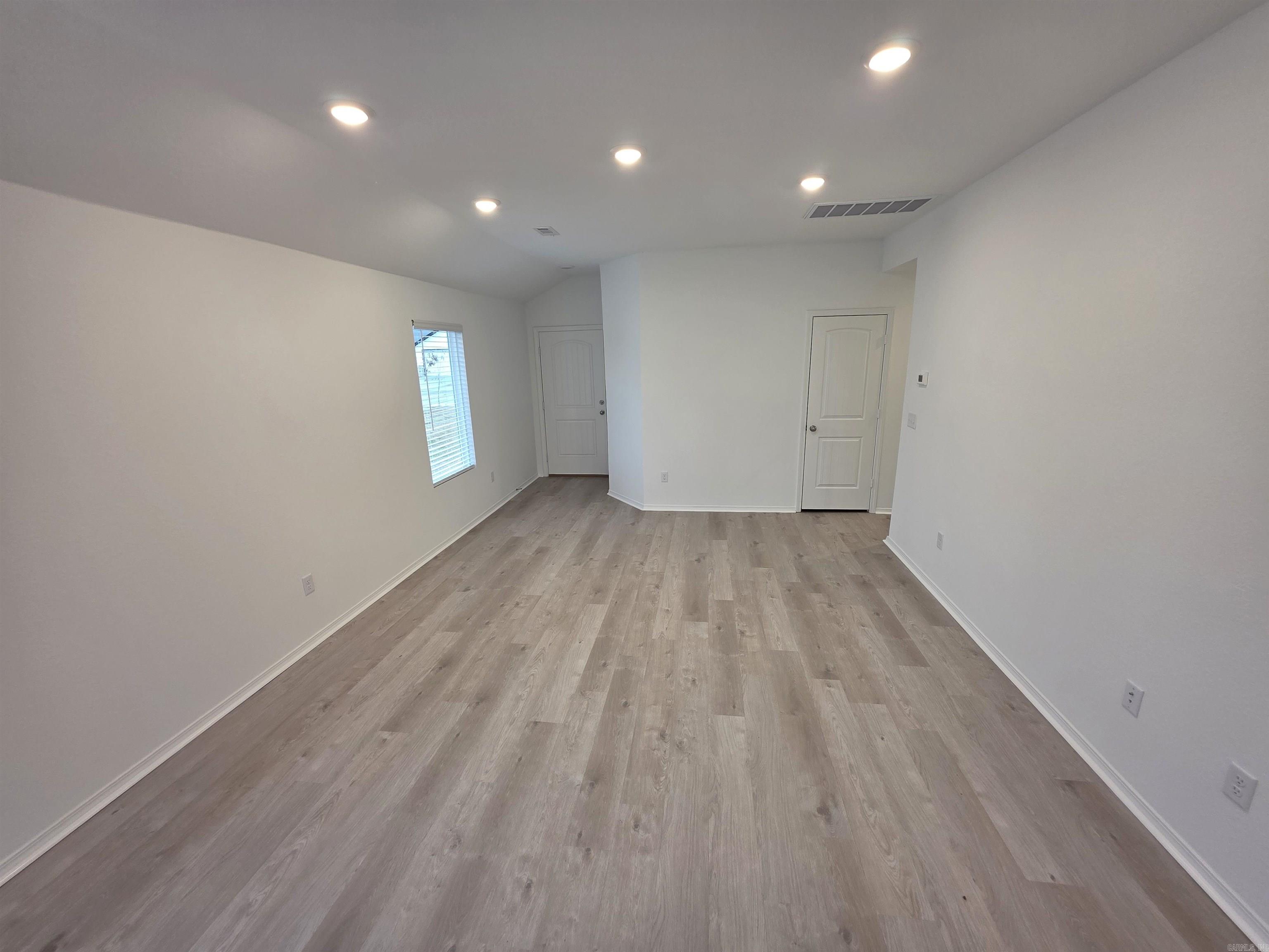 WHITE OAK CROSSING - Residential Lease