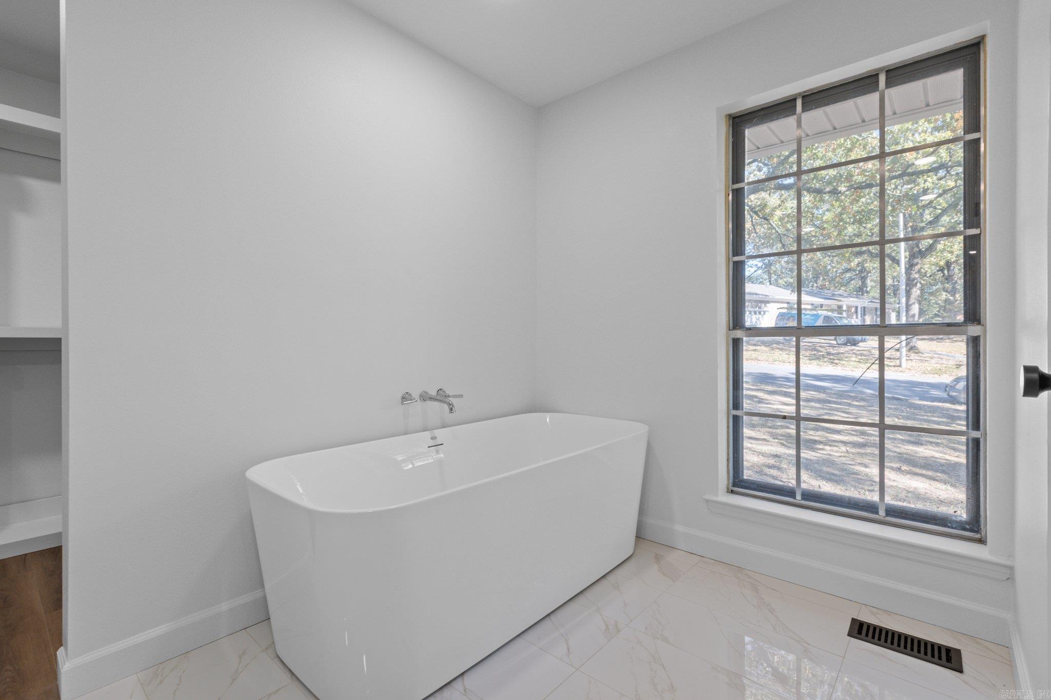 INDIAN HILLS - Residential