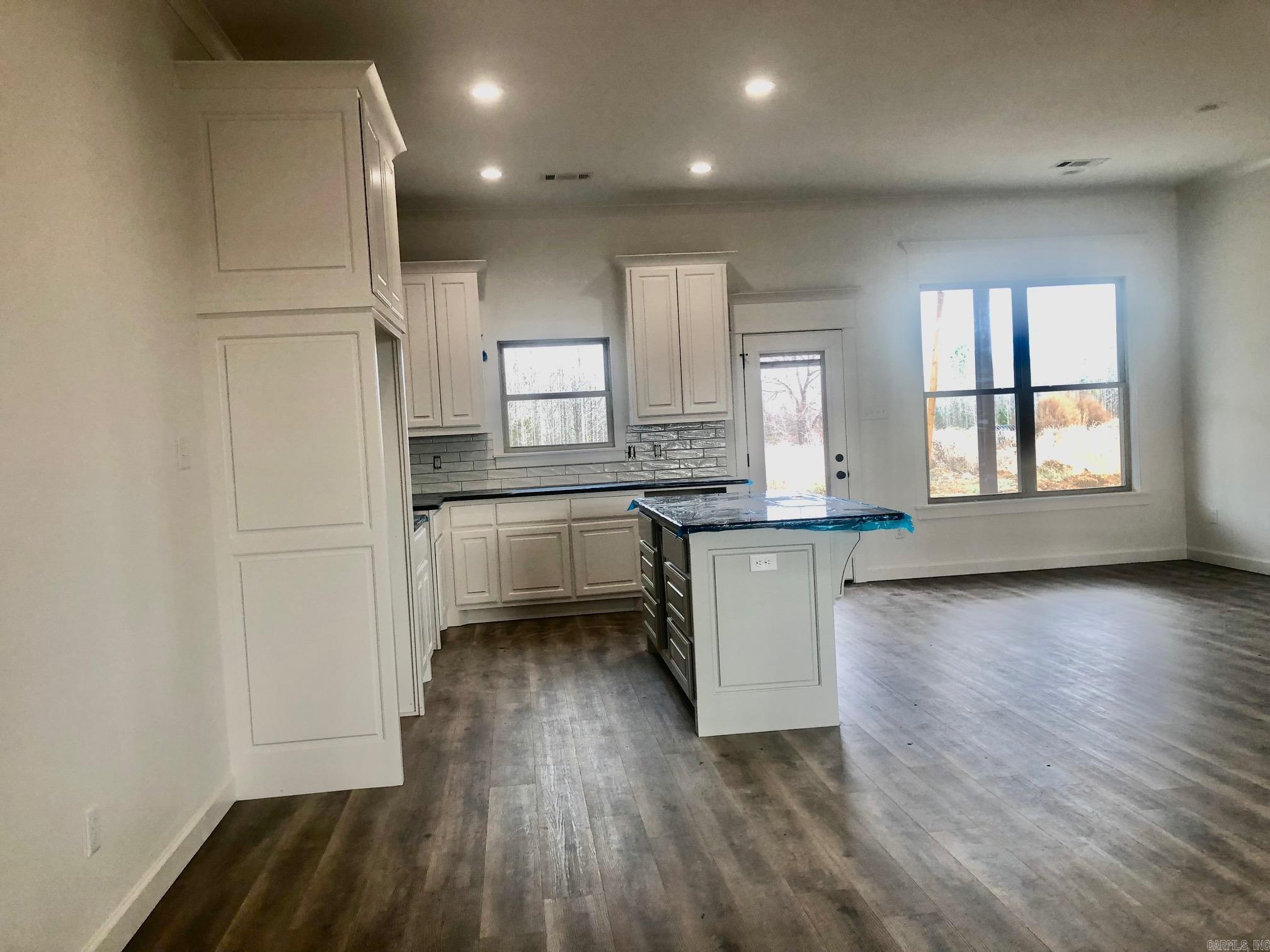 JAXON TERRACE - Residential