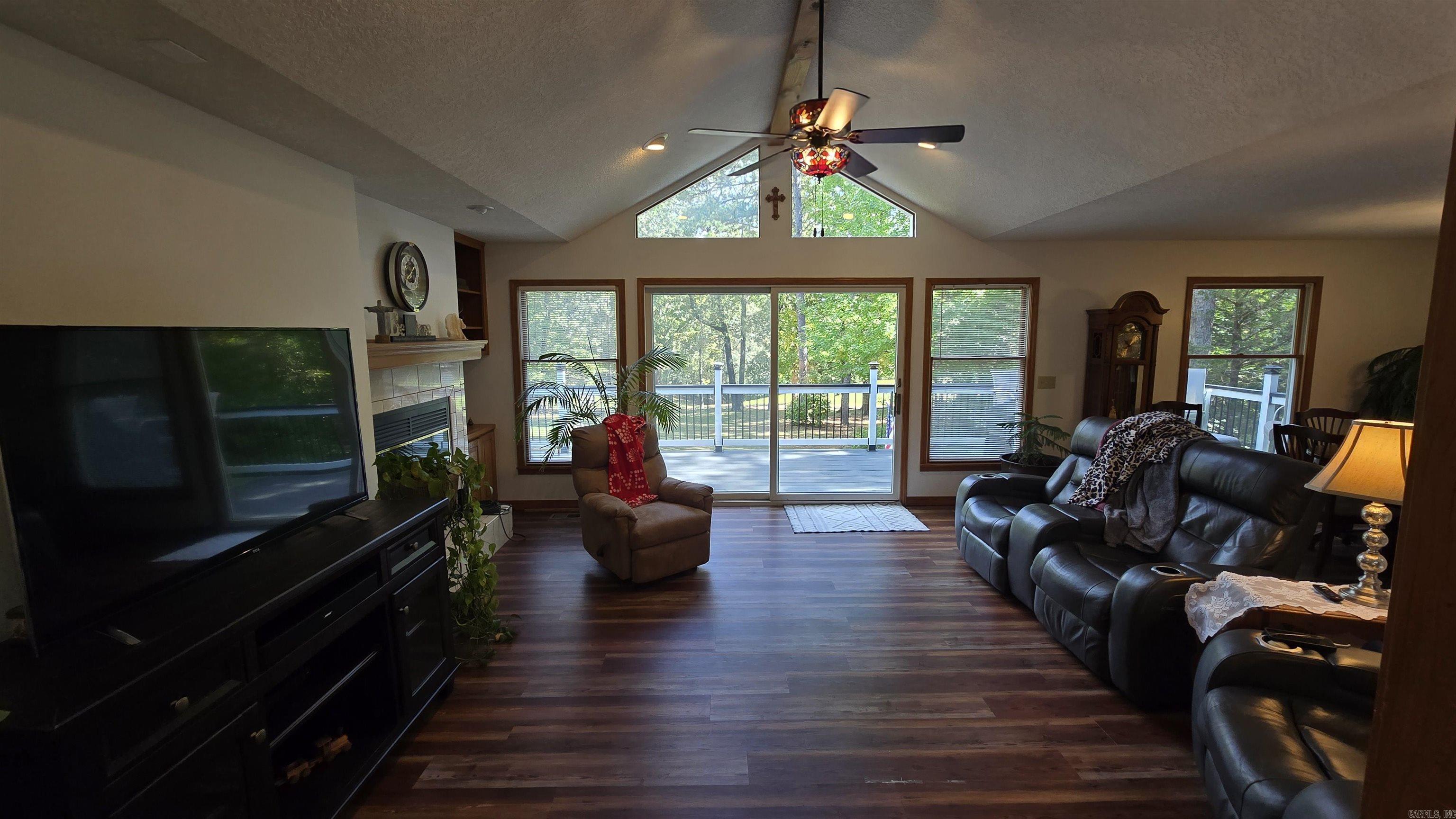 MOUNTAIN RANCH - Residential