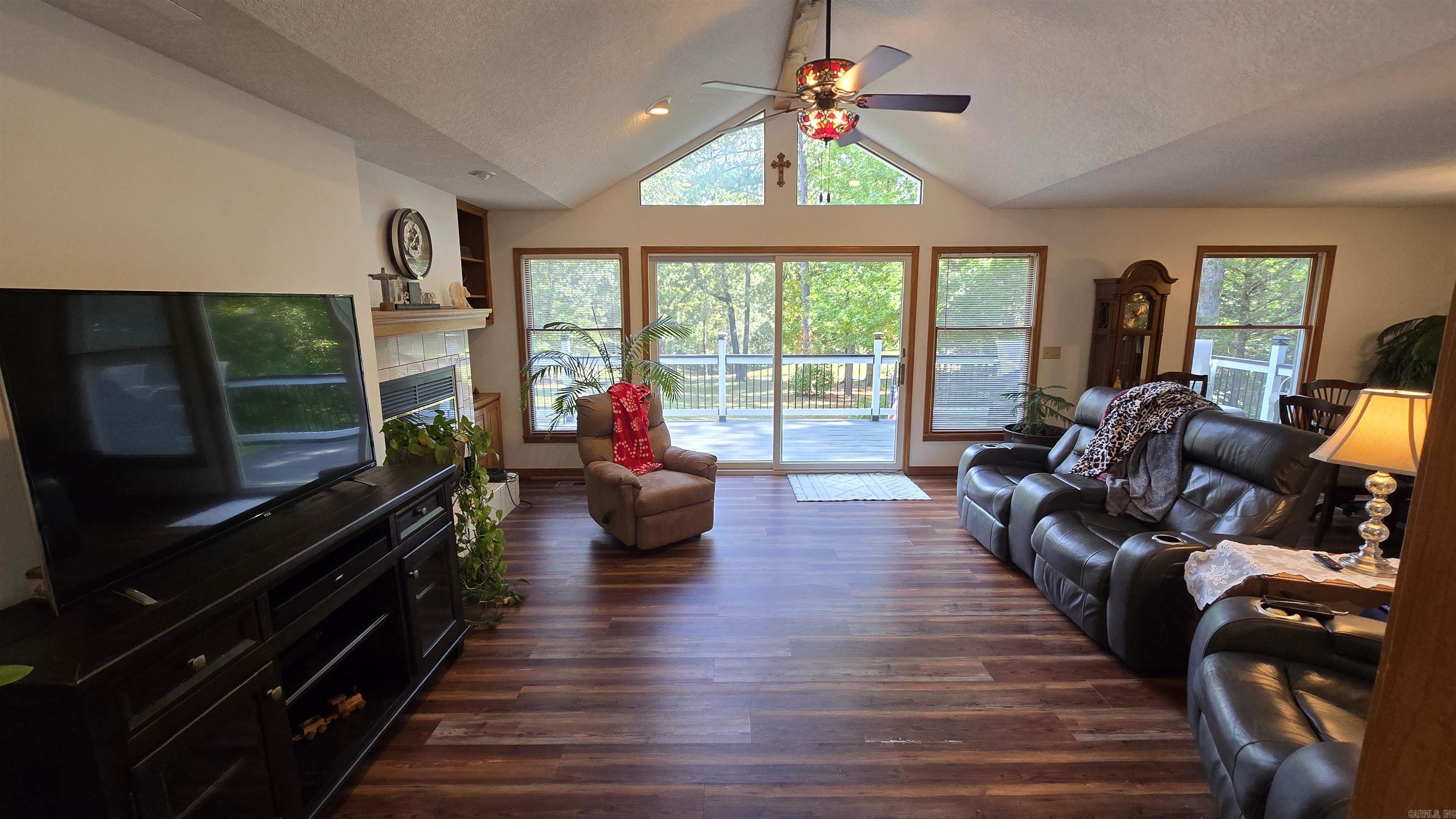 MOUNTAIN RANCH - Residential