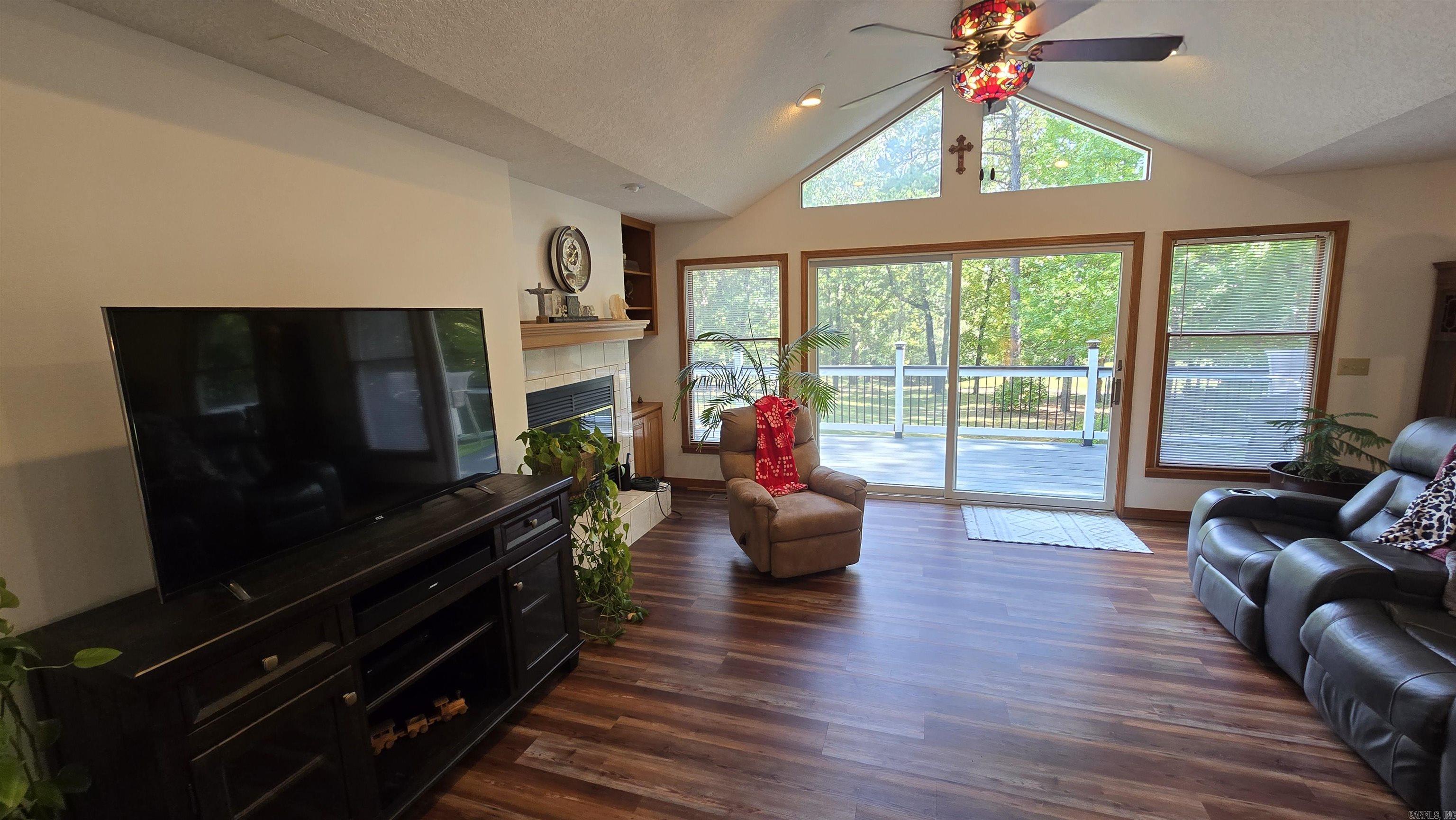 MOUNTAIN RANCH - Residential