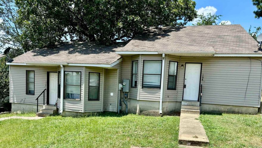 Investors take note.....Great investment opportunity with this duplex that is centrally located in Hot Springs.  Sold as-is, no disclosures.  Duplex with 2/1 and 3/2. Great rental history