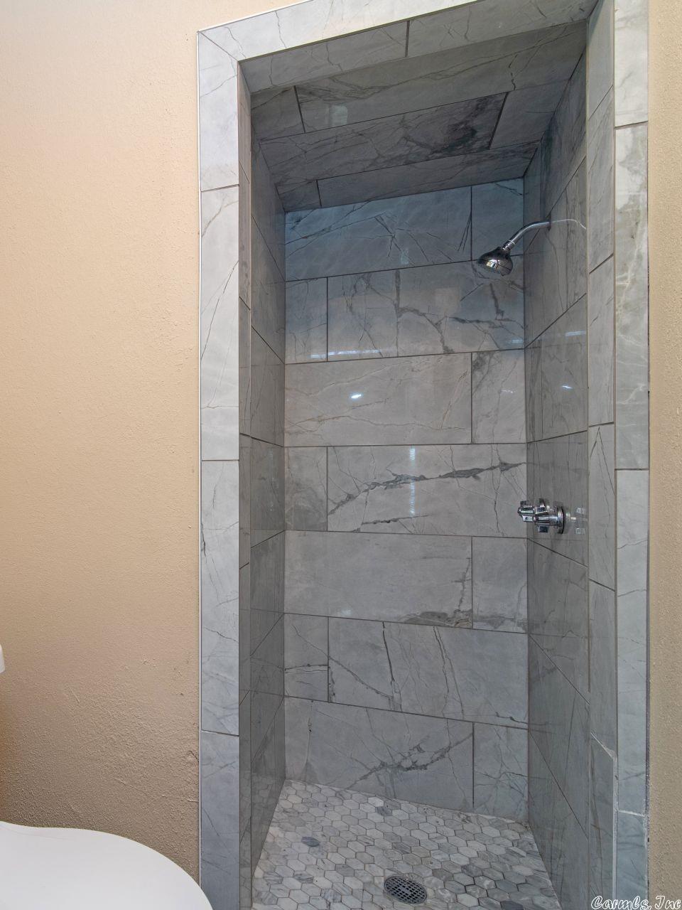 TWIN OAKS - Residential