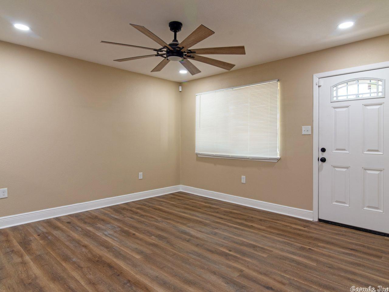 TWIN OAKS - Residential