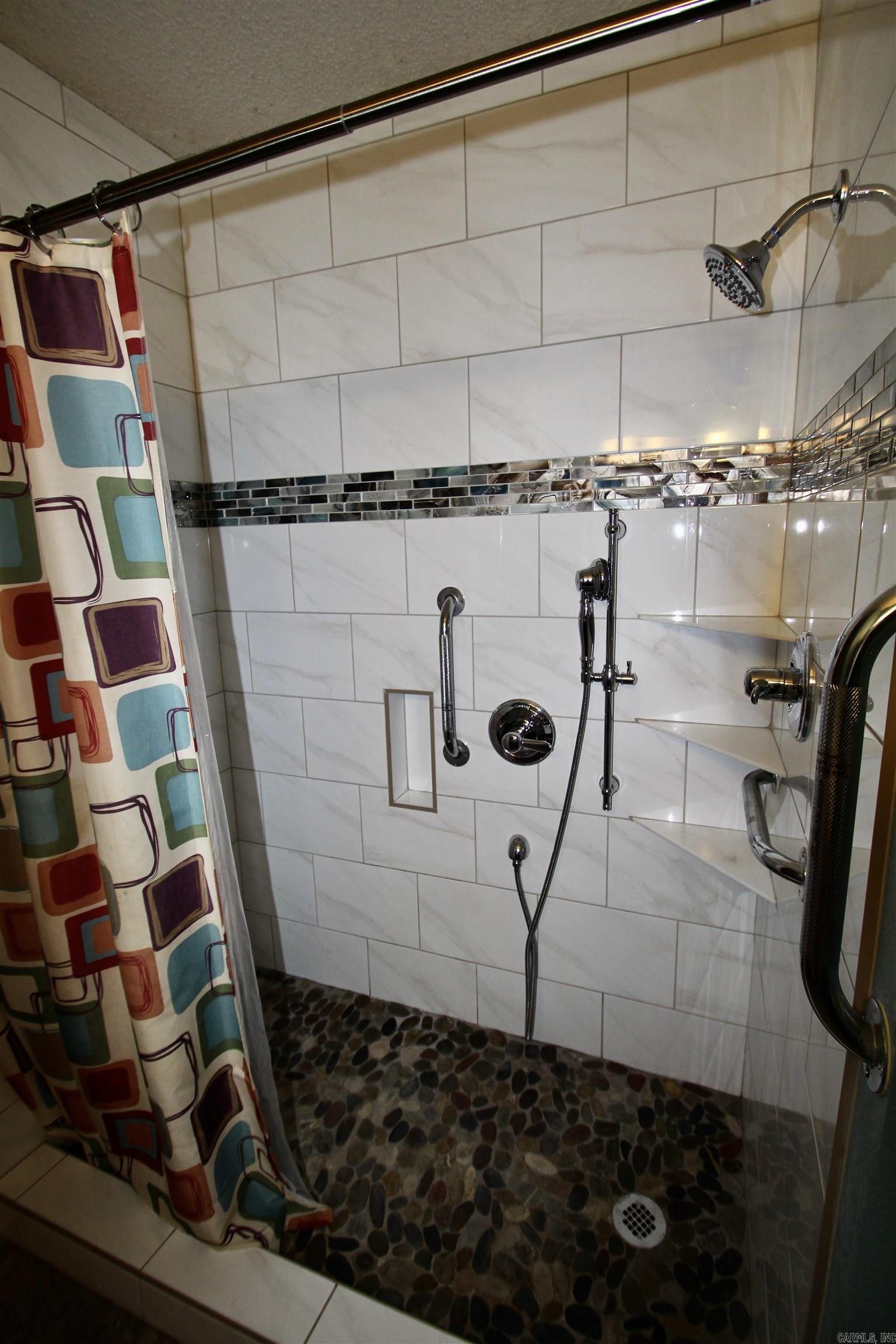 SHADY GROVE - Residential