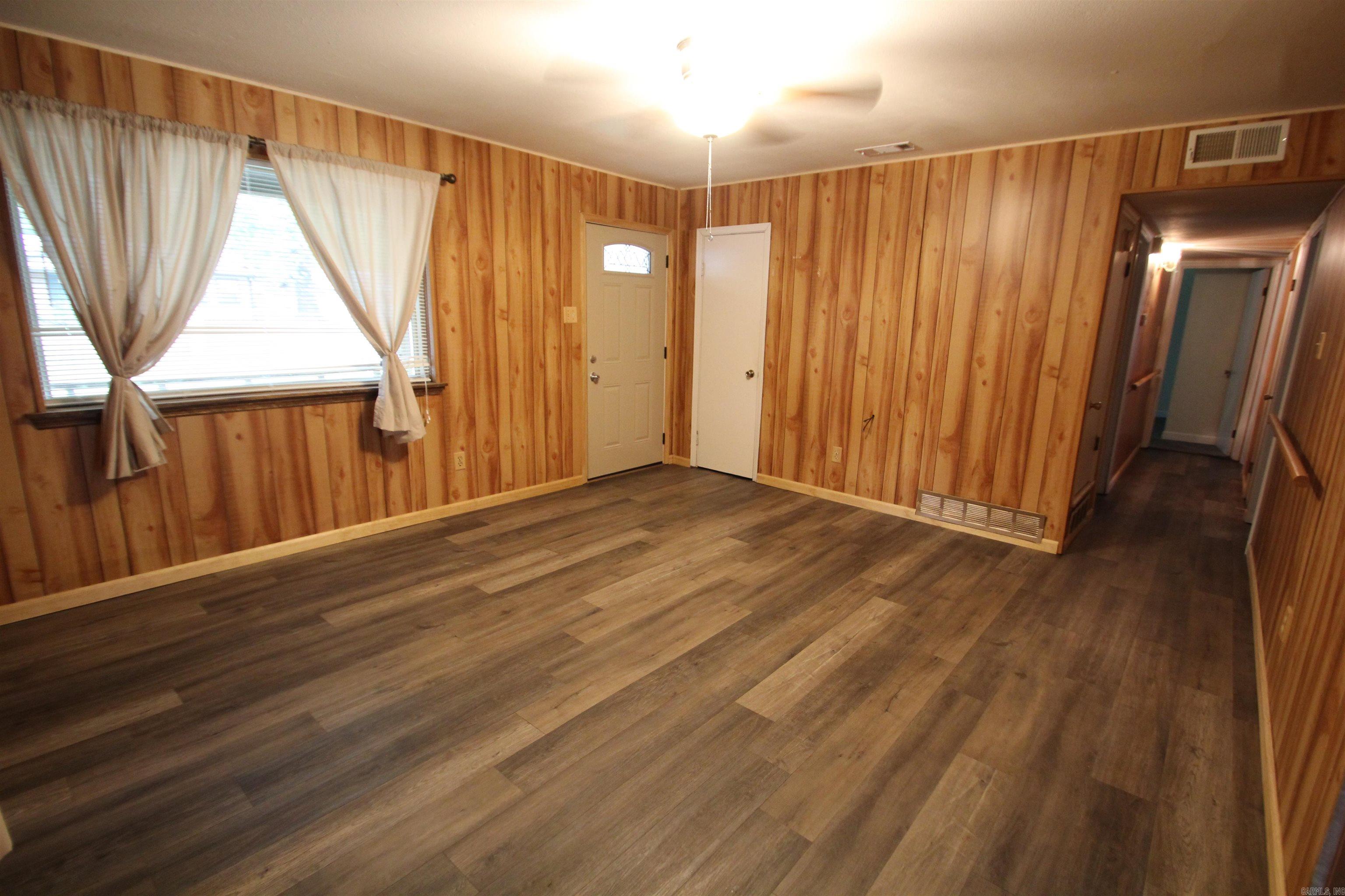 SHADY GROVE - Residential