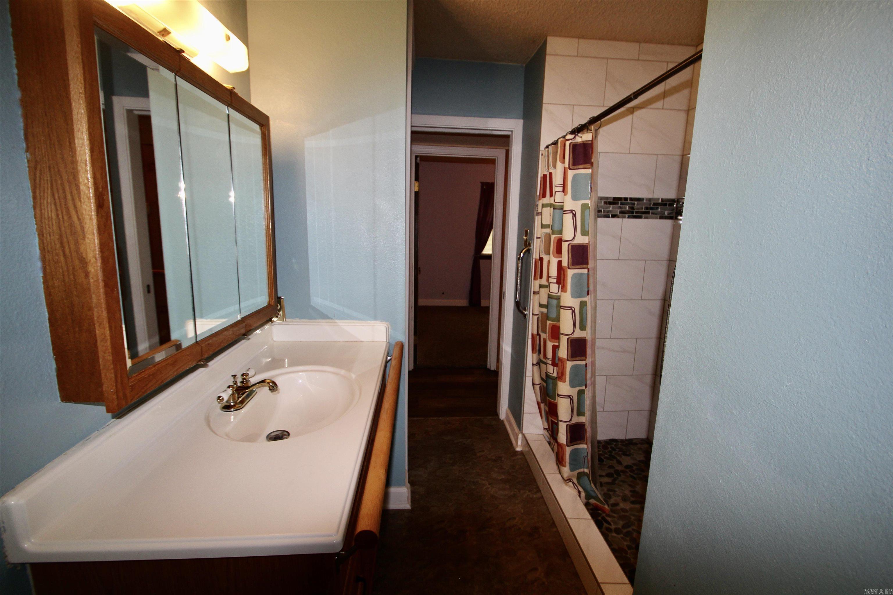 SHADY GROVE - Residential