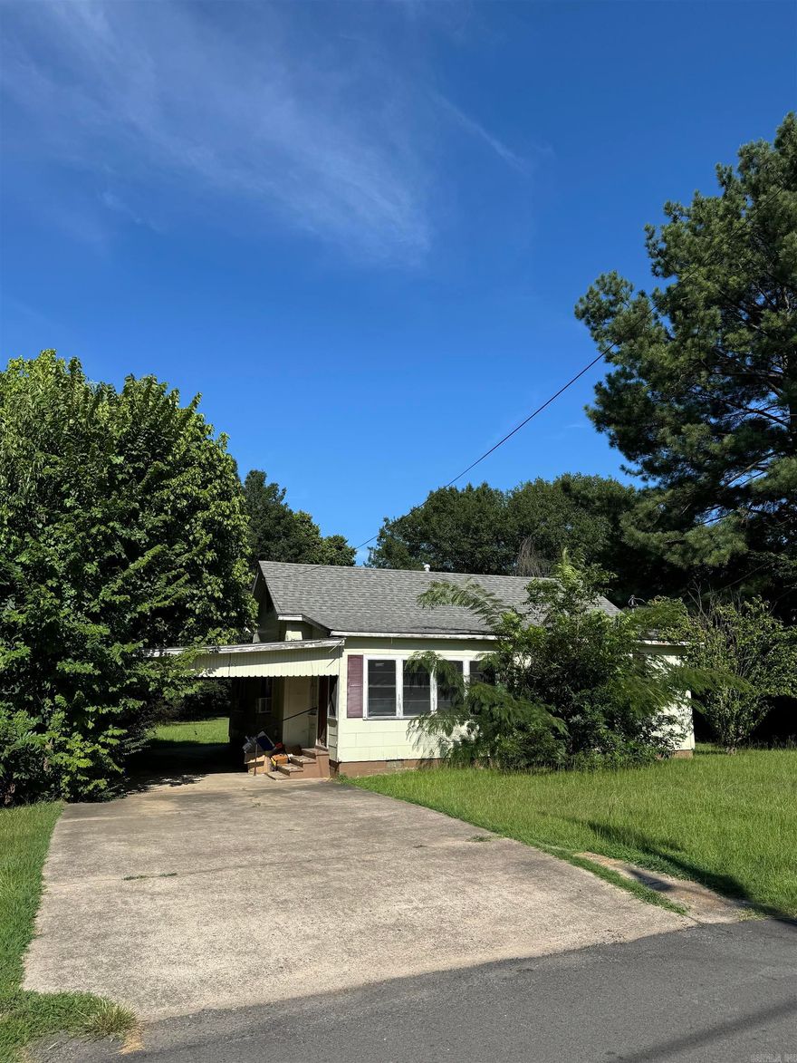 This vacant property is ready for your next investment or starter home! With an updated kitchen and hardwood floors this is a must see!