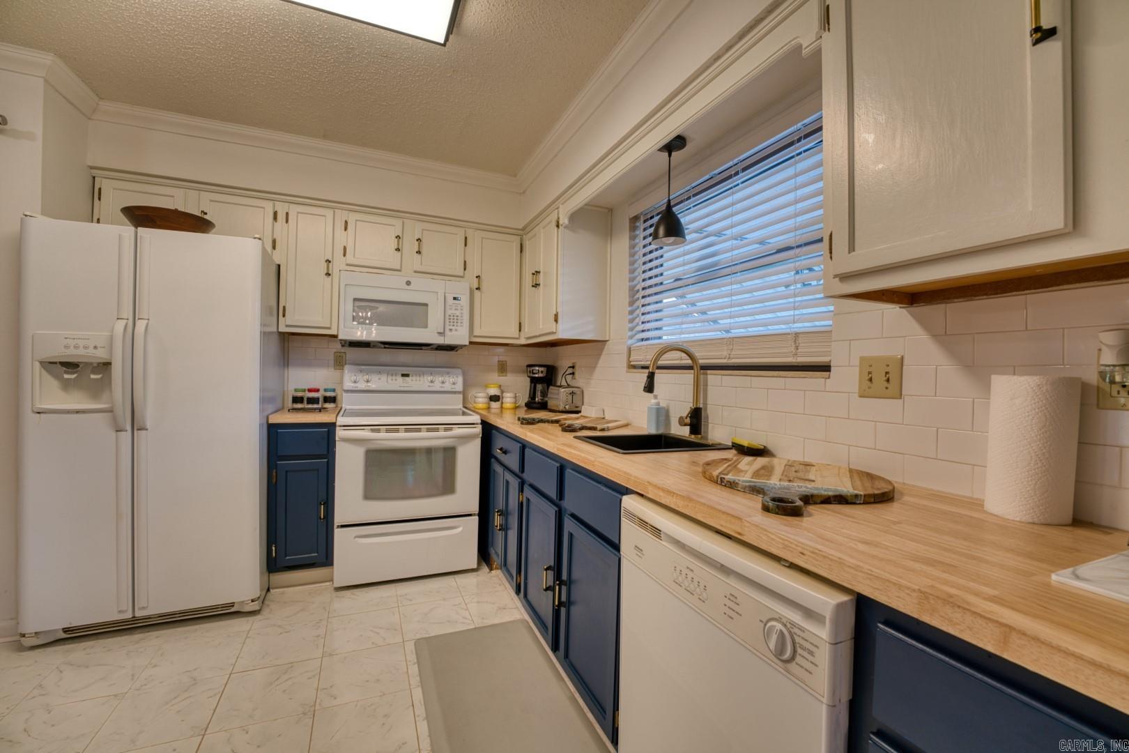 WHISPERING PINES HPR - Residential