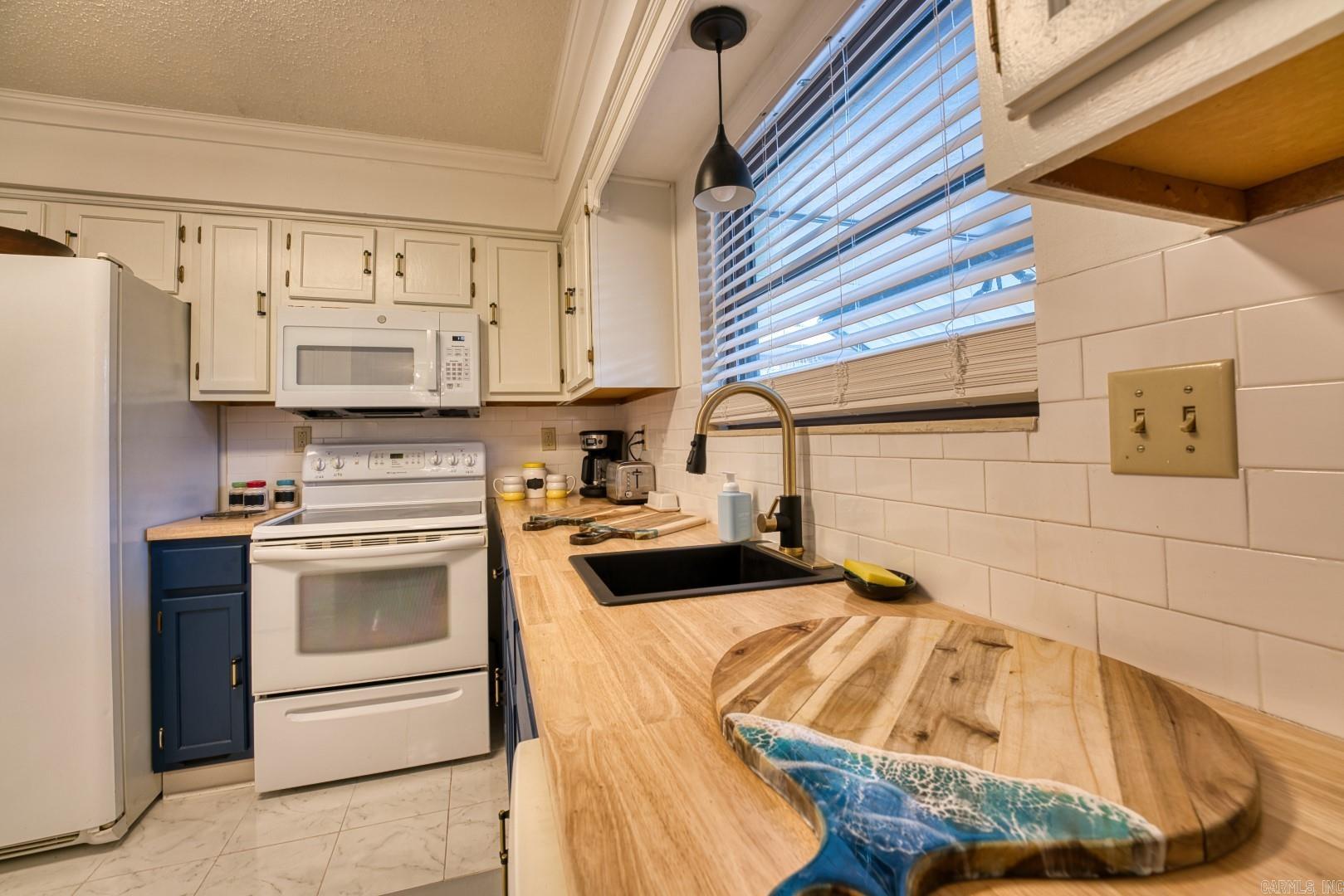 WHISPERING PINES HPR - Residential