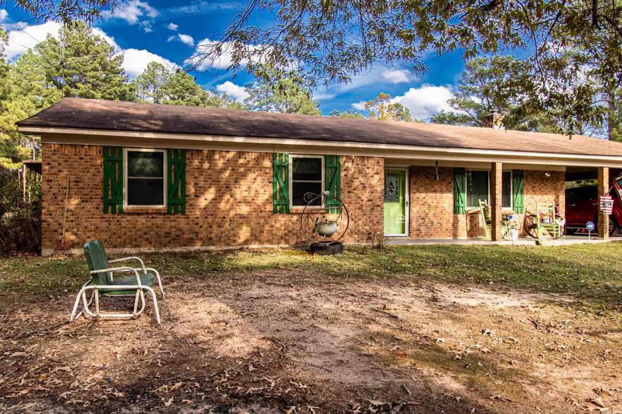 This beautiful home in Banks is what you have been looking for. The home has easy access to a highway for convenience, yet also plenty of privacy down a quiet road. Easy drives to surrounding towns such as Eldorado, Camden, Warren, and Monticello. Also a good middle ground for a school system of your choice, hermitage, Hampton, and warren. Plenty of storage and beautiful hardwood floor throughout the home.