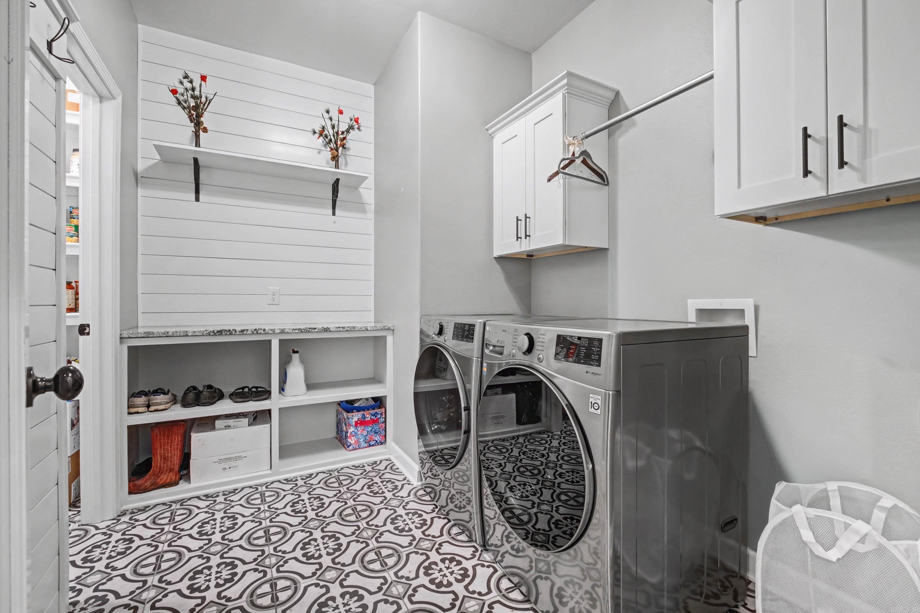 PLEASANT LAKE ESTATES - Residential