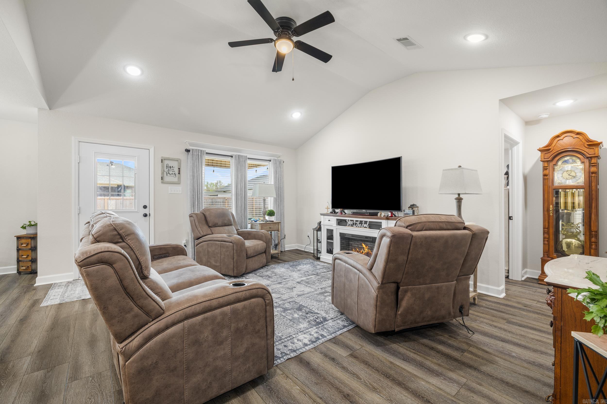 DEERFIELD ESTATES - Residential