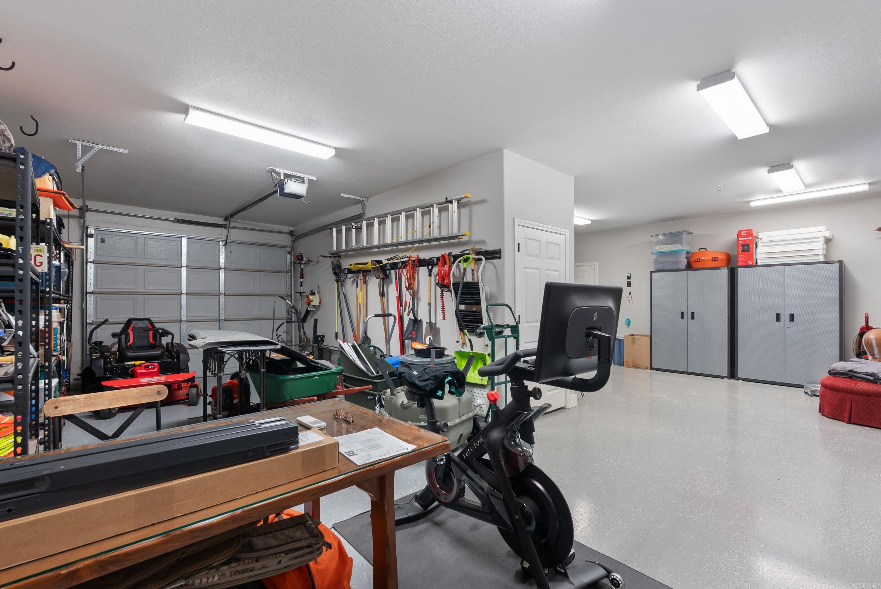 MAINORD'S REPLAT WESCON ESTATE - Residential